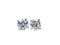 Gorgeous 18k White Gold Earrings with 1.40 Natural Diamond