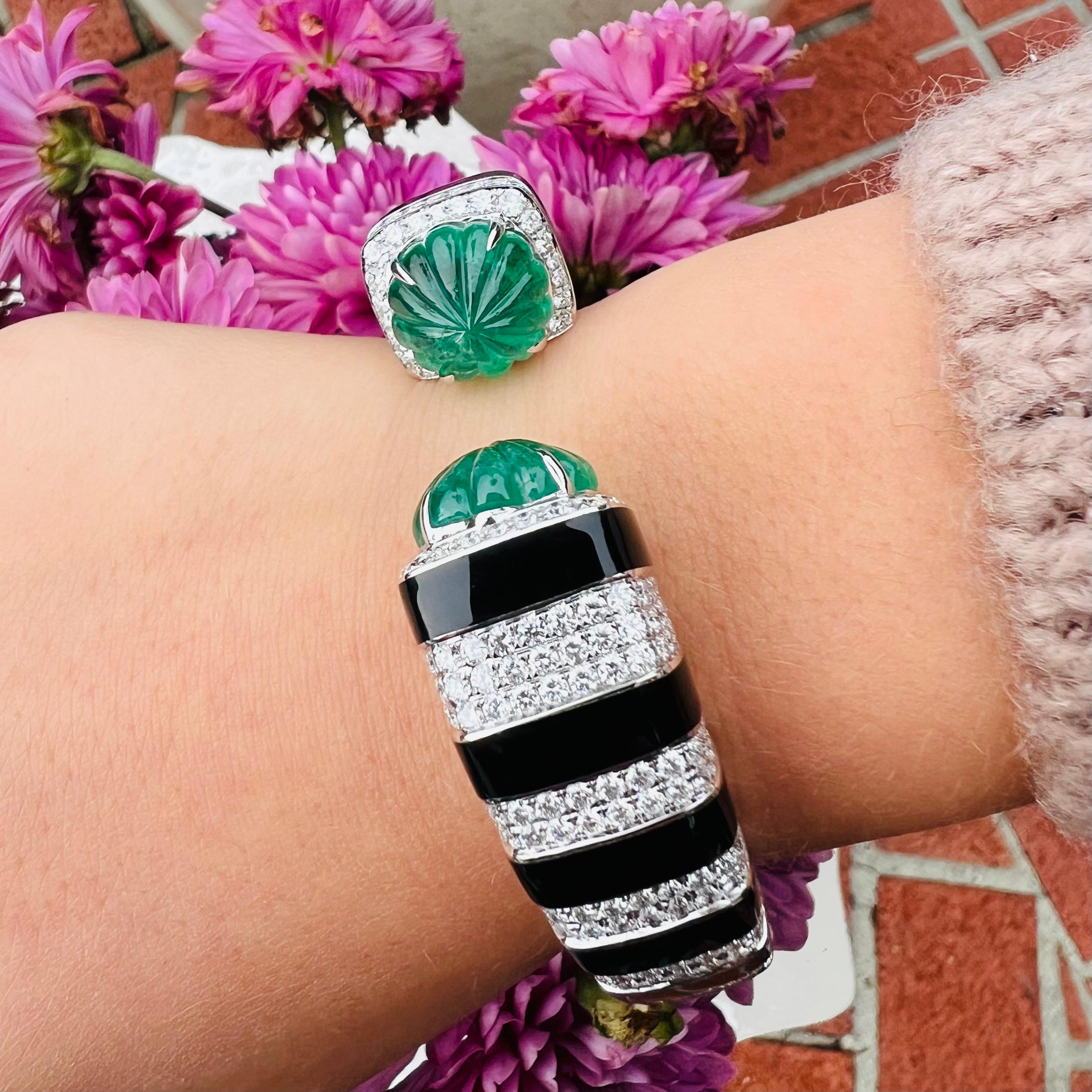 Wunderschönes Manschettenarmband aus 18k Weißgold, Smaragd und Diamant im Zustand „Hervorragend“ im Angebot in San Francisco, CA