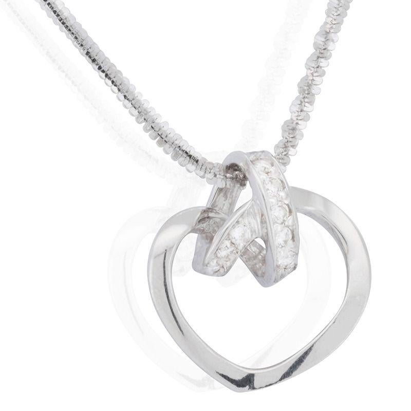 A beautiful necklace with a dazzling 0.2 carat round brilliant diamonds. The jewelry is made of 18k white gold with a high quality polish. It comes with a fancy jewelry box.

10 diamonds main stone of 0.2 carat
cut: round brilliant

sku: