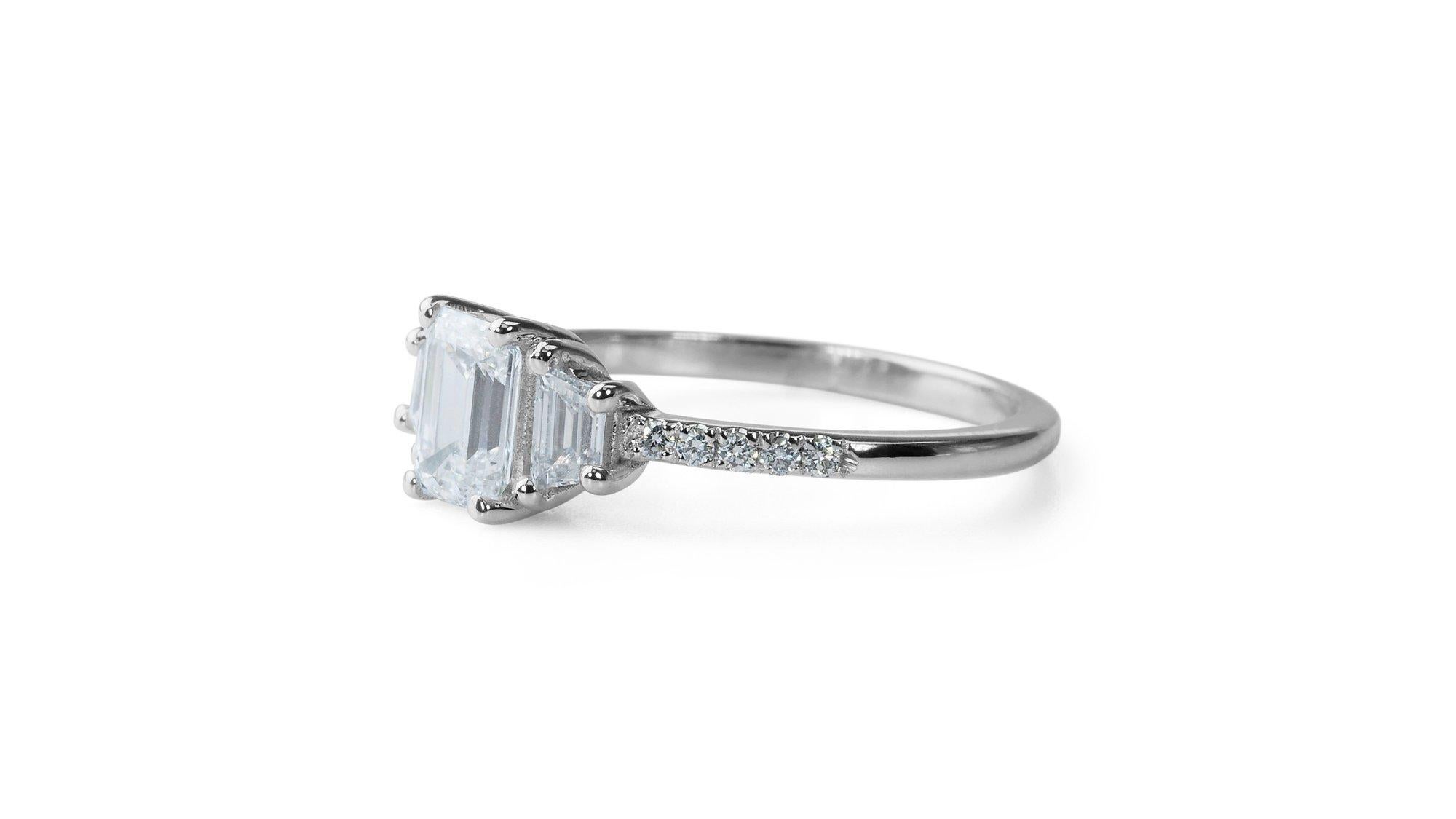 Gorgeous 18k White Gold Natural Diamond 3 Stone Ring w/1.47 ct - GIA Certified  For Sale 1