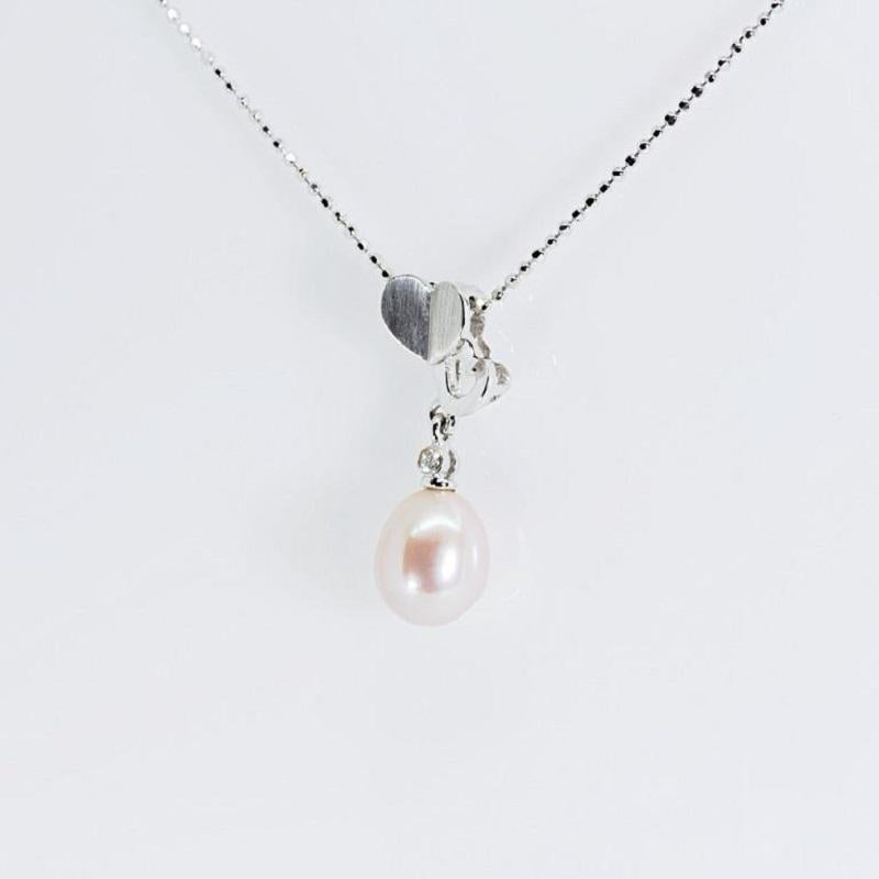Brilliant Cut Gorgeous 18K White Gold Pendant & Chain with 0.03 ct Natural Pear and Diamond For Sale