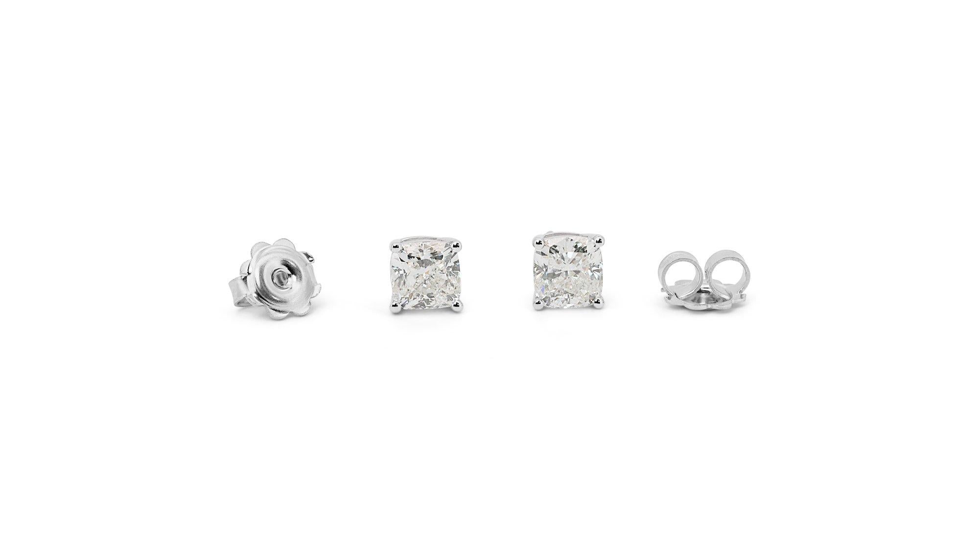 Gorgeous 18k White Gold Stud Earrings with 2.01 ct Natural Diamonds AIG Cert In New Condition In רמת גן, IL
