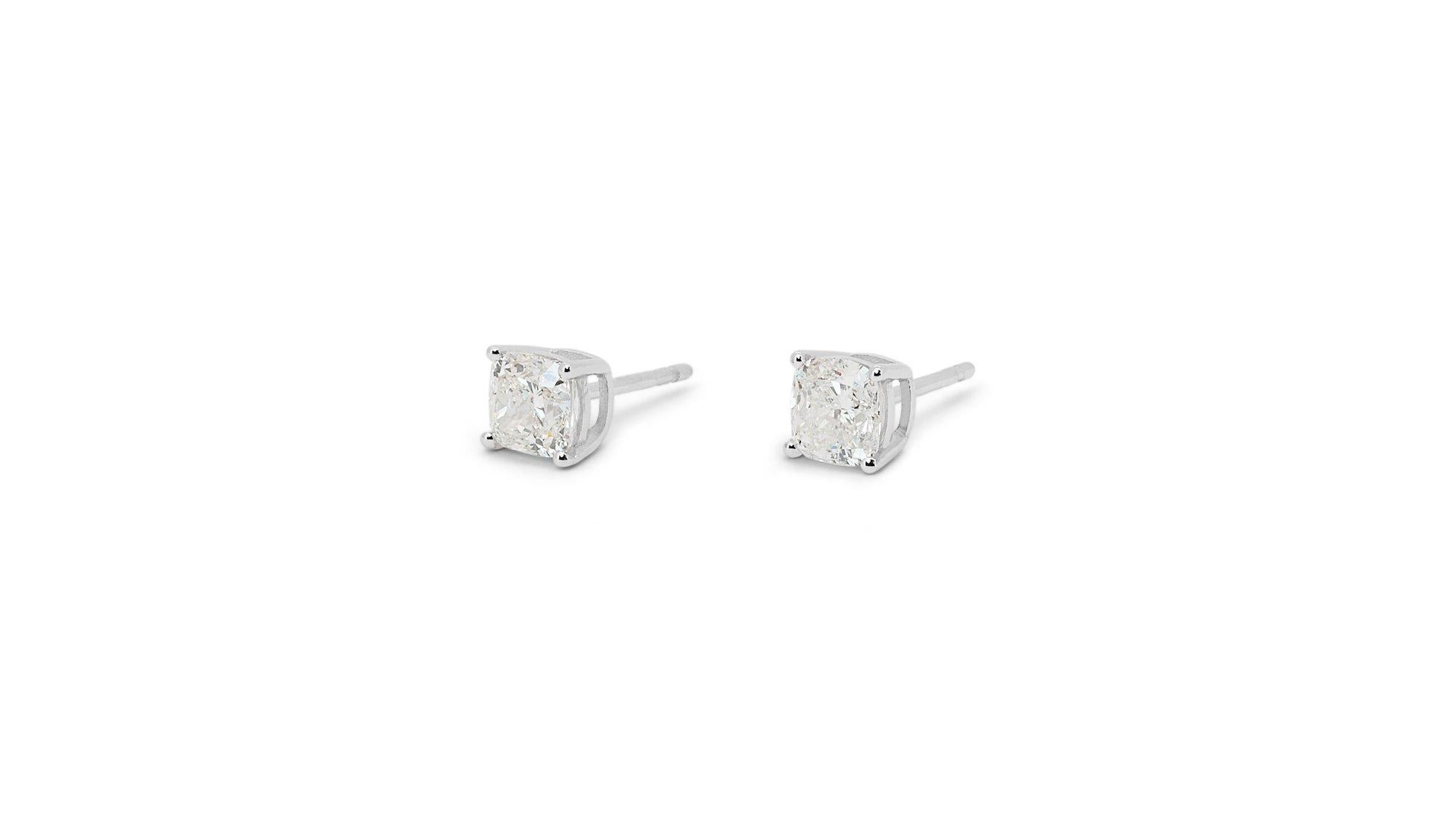 Gorgeous 18k White Gold Stud Earrings with 2.01 ct Natural Diamonds AIG Cert 1