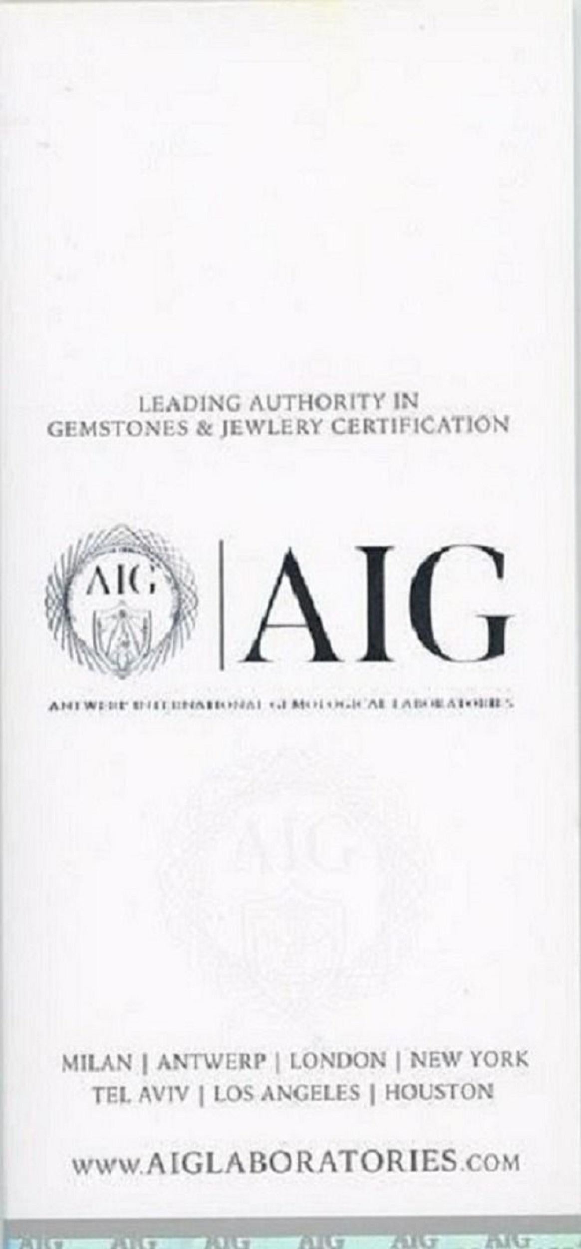 Gorgeous 18k Yellow Gold Halo Ring with 3.25 Ct Natural Diamonds AIG Certificate For Sale 6
