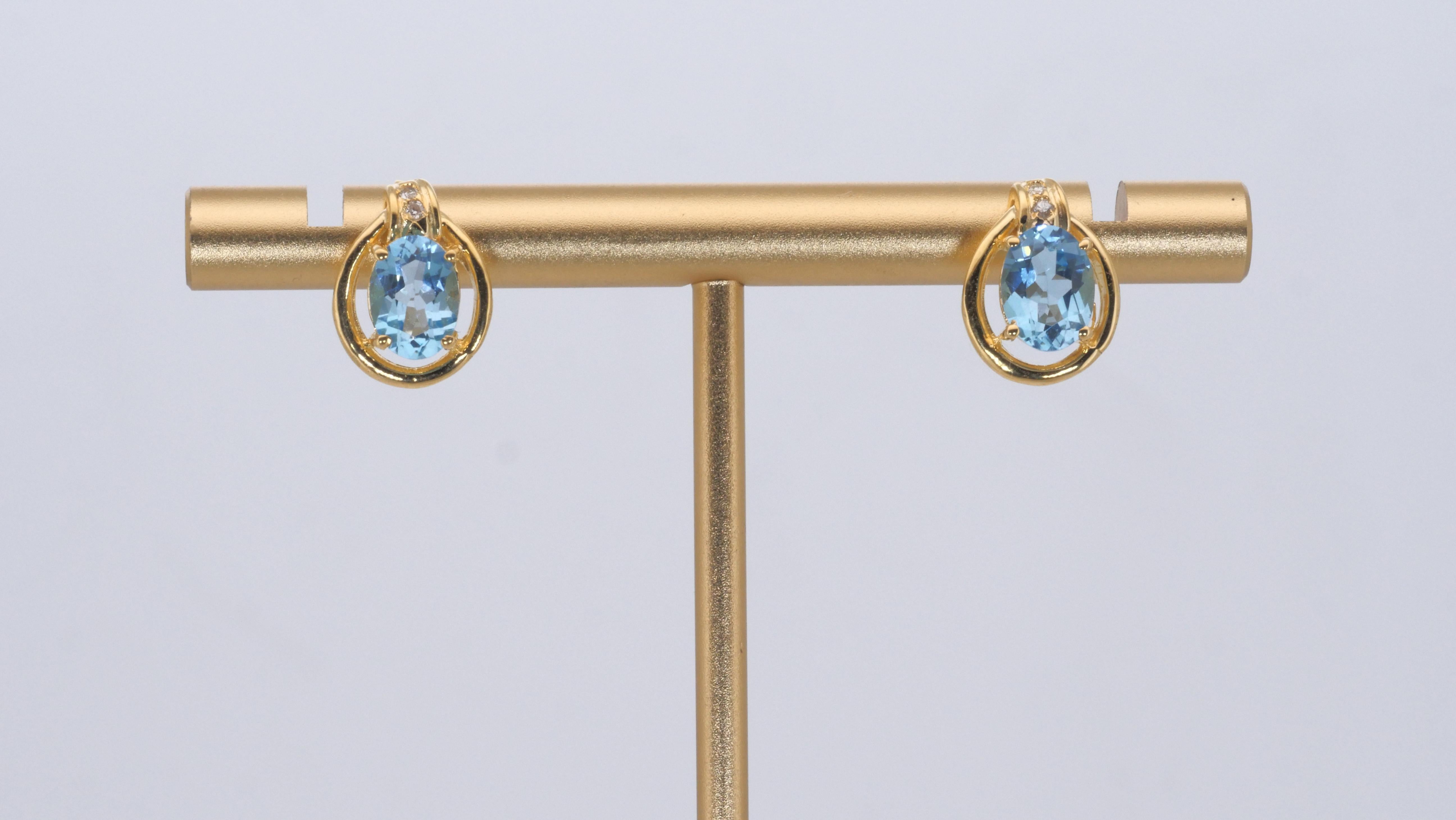 Radiant Cut Gorgeous 18k Yellow Gold Stud Blue Earrings w/ 1.9ct Natural Topaz and Diamonds For Sale