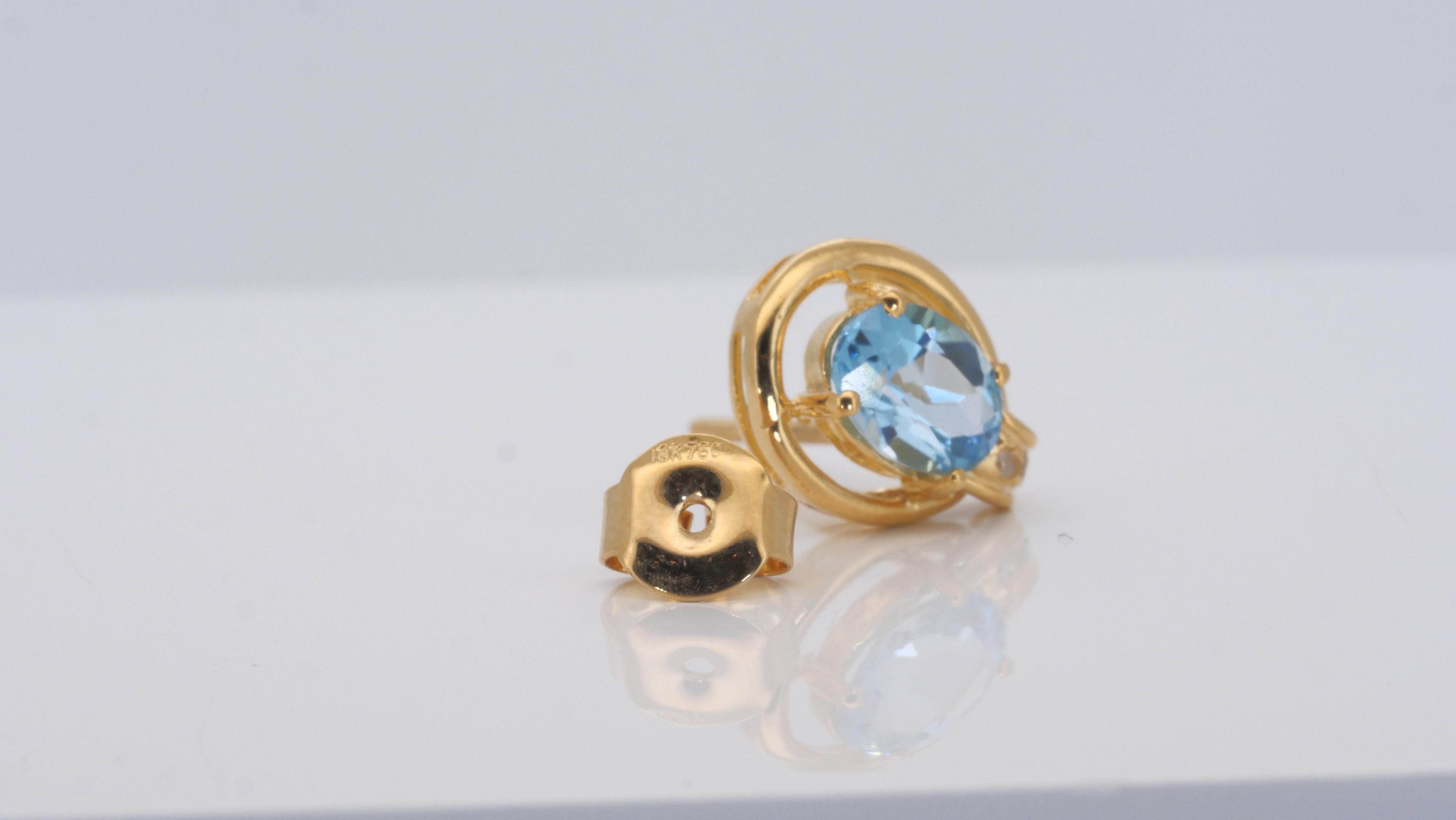 Gorgeous 18k Yellow Gold Stud Blue Earrings w/ 1.9ct Natural Topaz and Diamonds For Sale 2