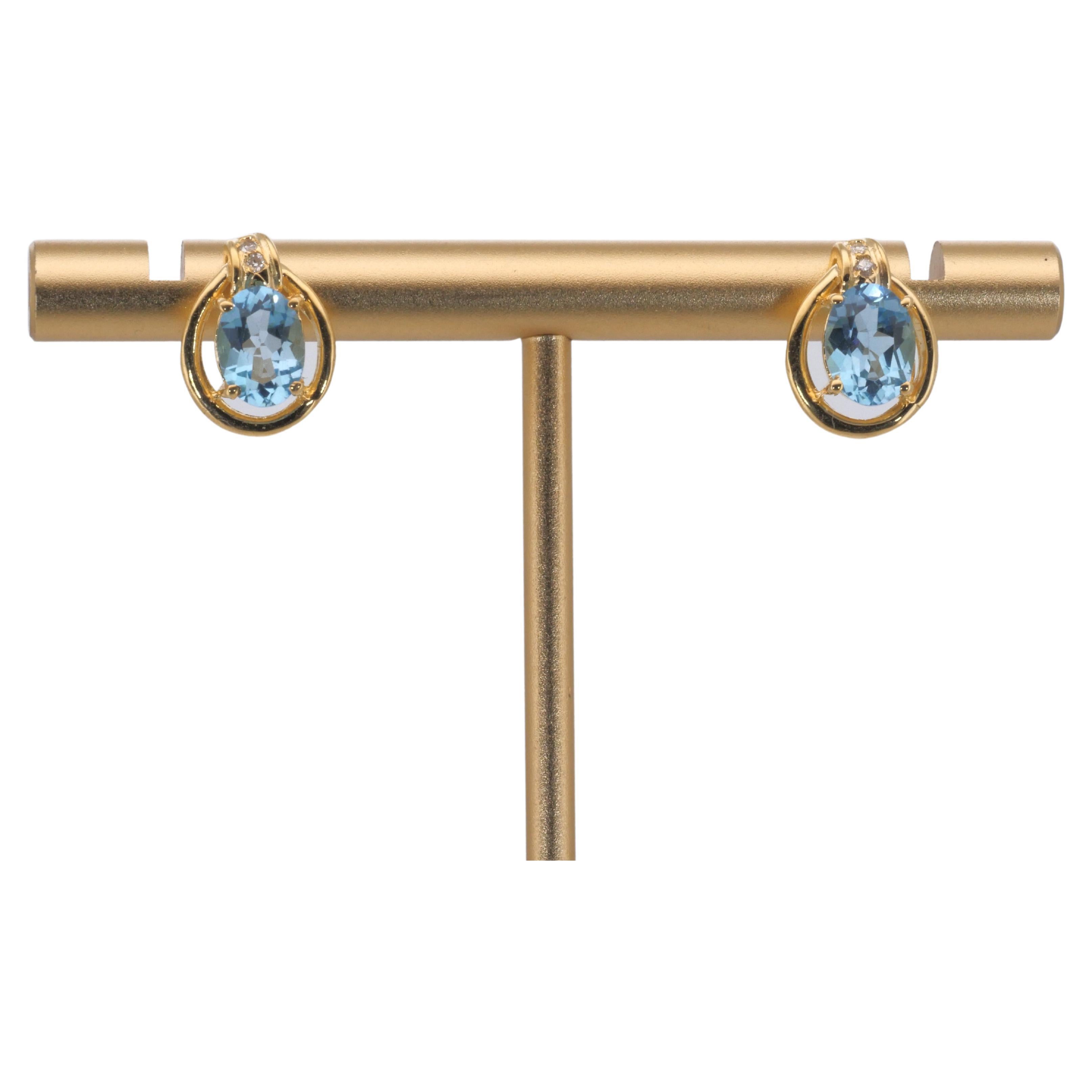 Gorgeous 18k Yellow Gold Stud Blue Earrings w/ 1.9ct Natural Topaz and Diamonds For Sale