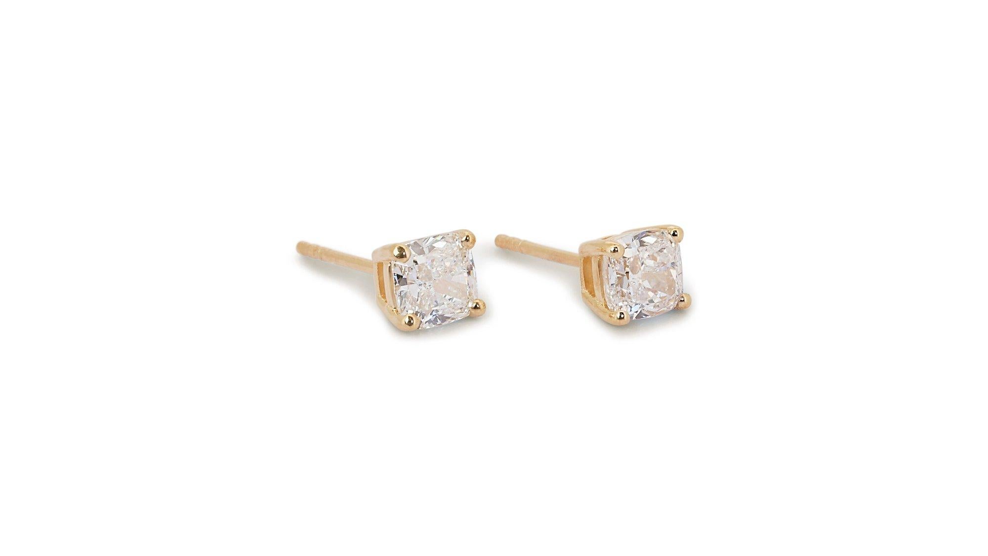 A beautiful pair of classic stud earrings with a dazzling pair of 1.42 carat of cushion diamonds in H VS1-VS2. The jewelry is made of 18K yellow gold with a high quality polish. It comes with AIG certificate and a fancy jewelry box.

2 diamond main