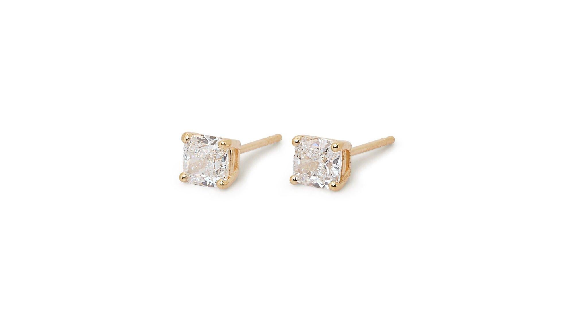 Gorgeous 18k Yellow Gold Stud Earrings with 1.42 Carat Natural Diamonds AIG Cert In New Condition In רמת גן, IL