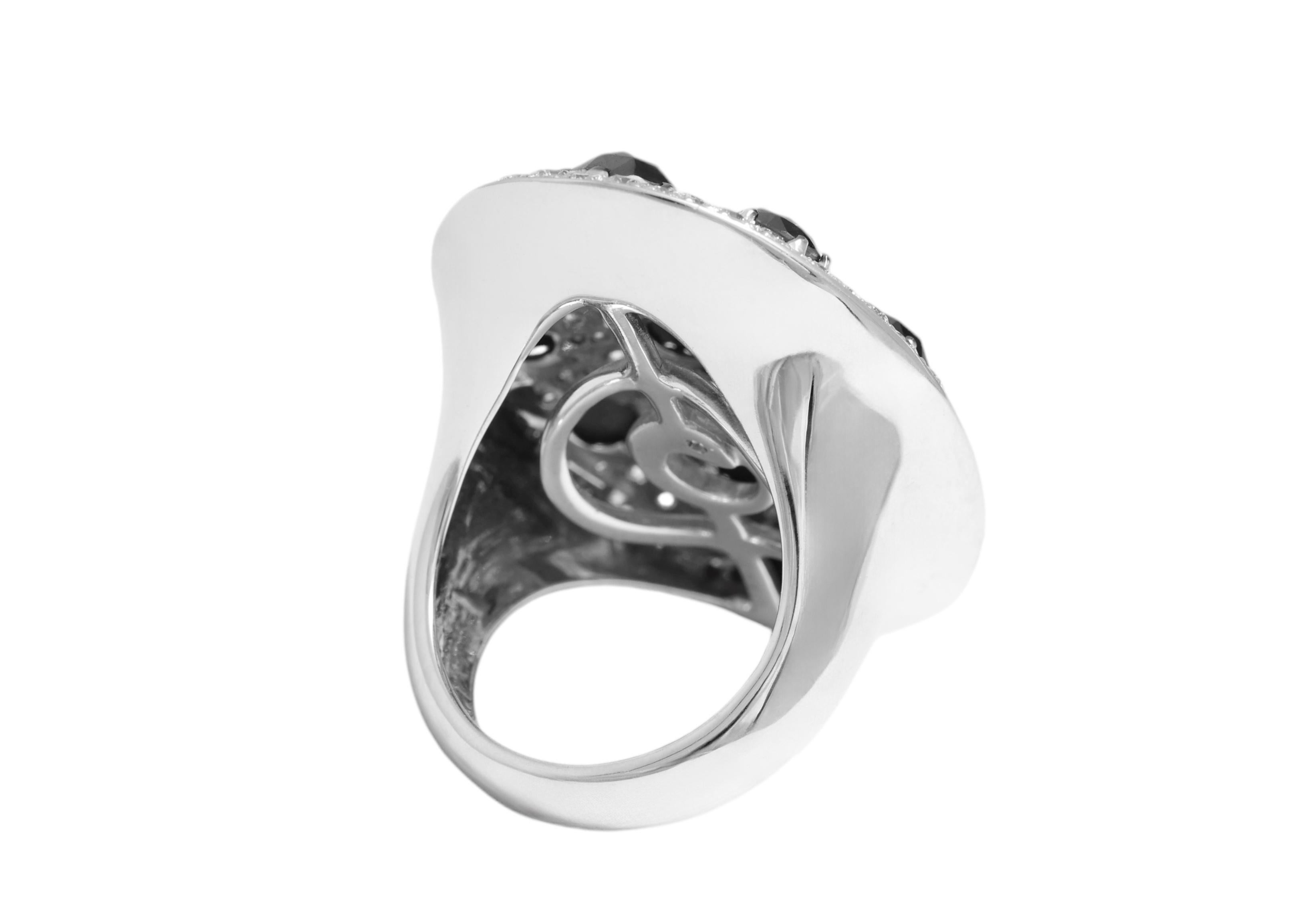 Precioso anillo de oro blanco grande de 18 quilates con diamantes negros de 3,88 quilates y blancos de 3,87 quilates en venta 4