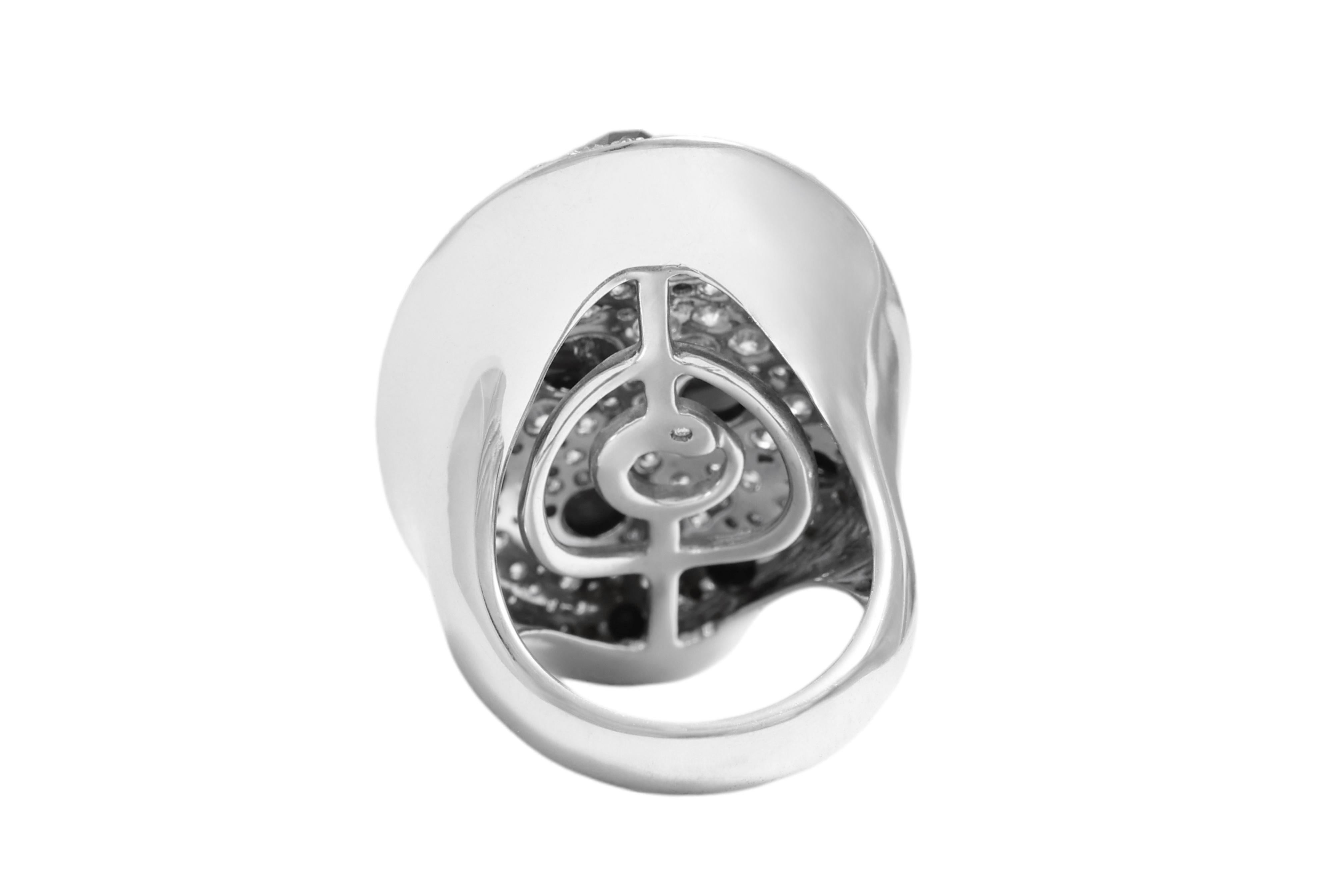 Precioso anillo de oro blanco grande de 18 quilates con diamantes negros de 3,88 quilates y blancos de 3,87 quilates en venta 5