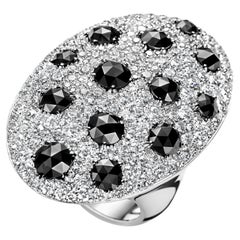 Gorgeous 18kt Big White Gold Ring With 3.88 ct Black & 3.87ct White Diamonds