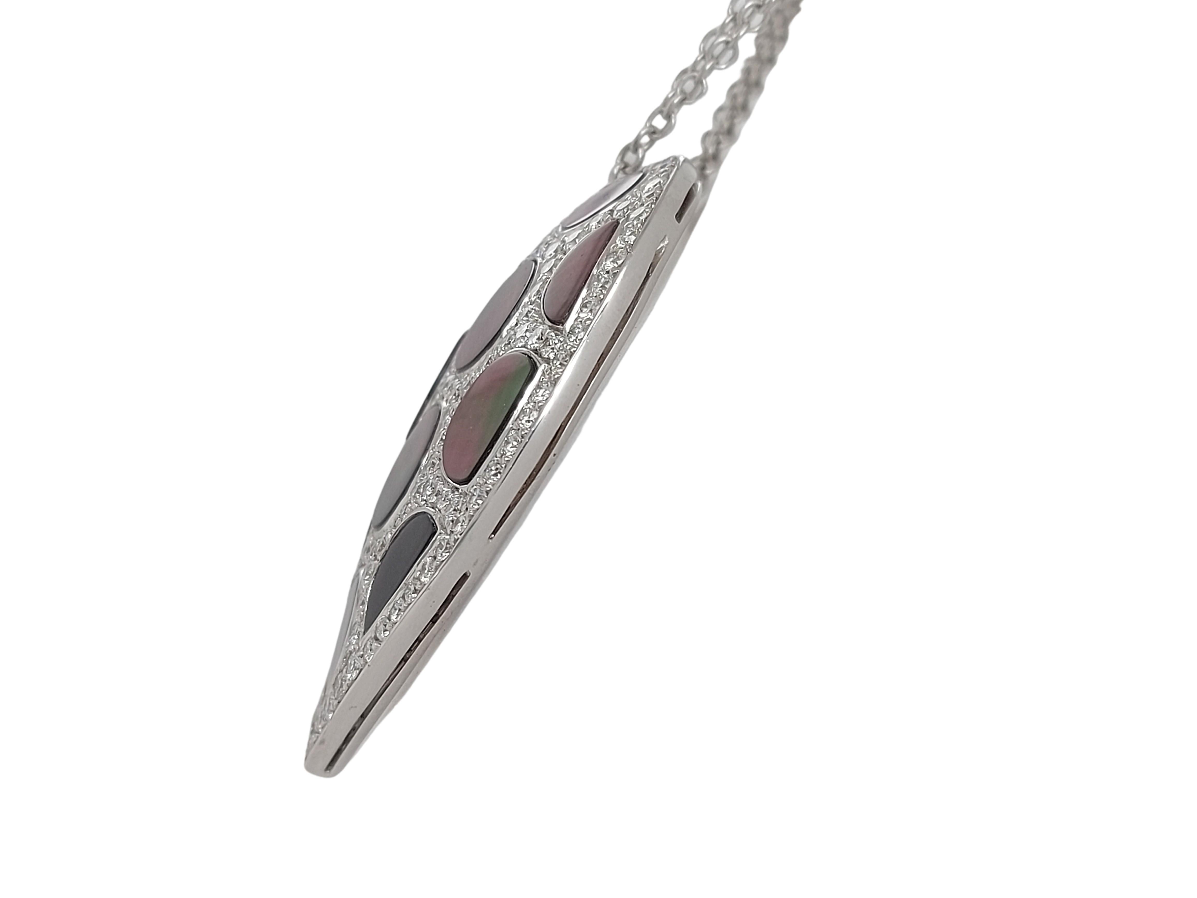 Gorgeous 18kt White Gold Diamond Pendant Necklace & Black Mother of Pearl In New Condition For Sale In Antwerp, BE