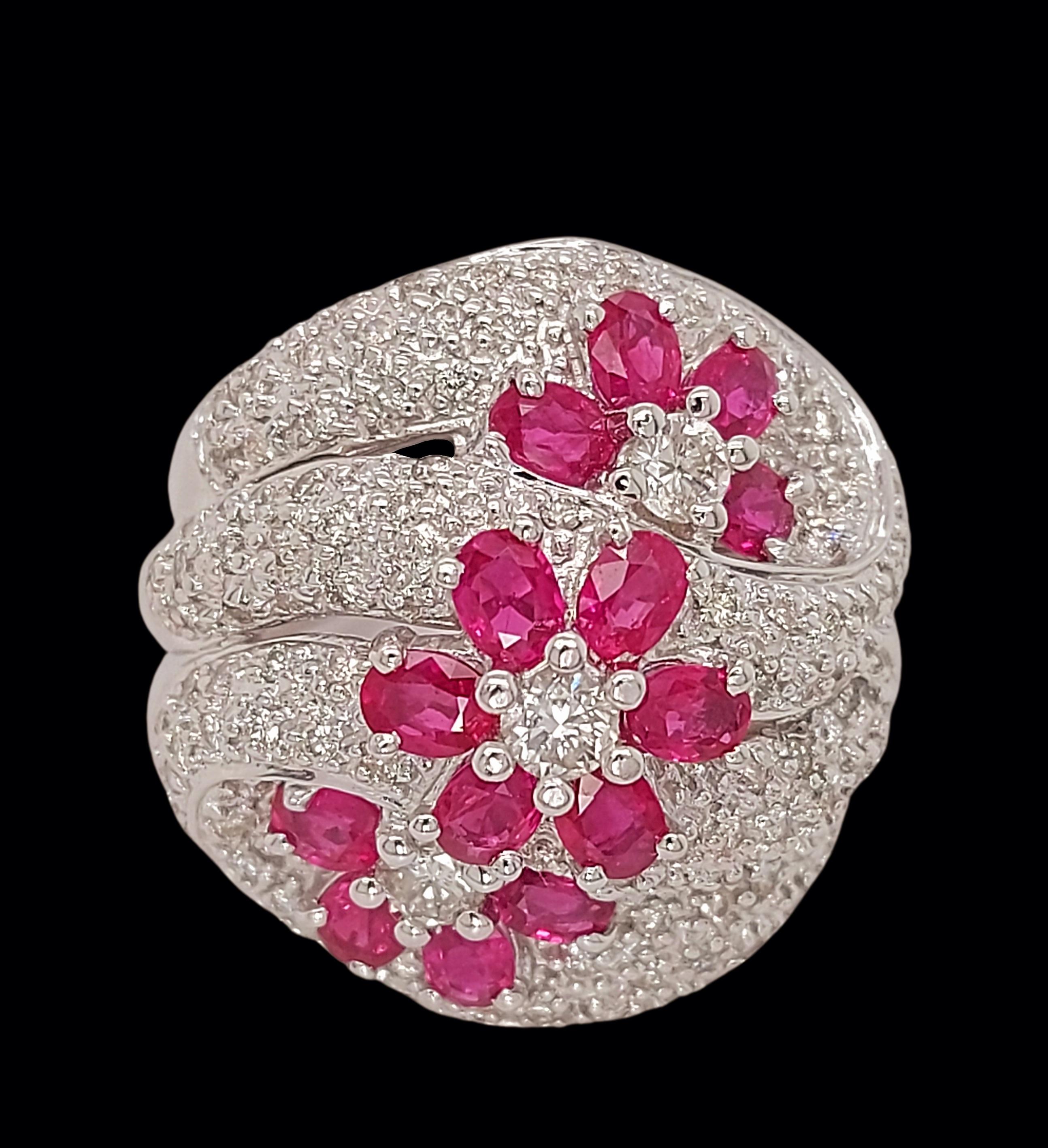 Gorgeous 18kt White Gold Ring with 2.46ct Diamonds & Rubies In New Condition For Sale In Antwerp, BE