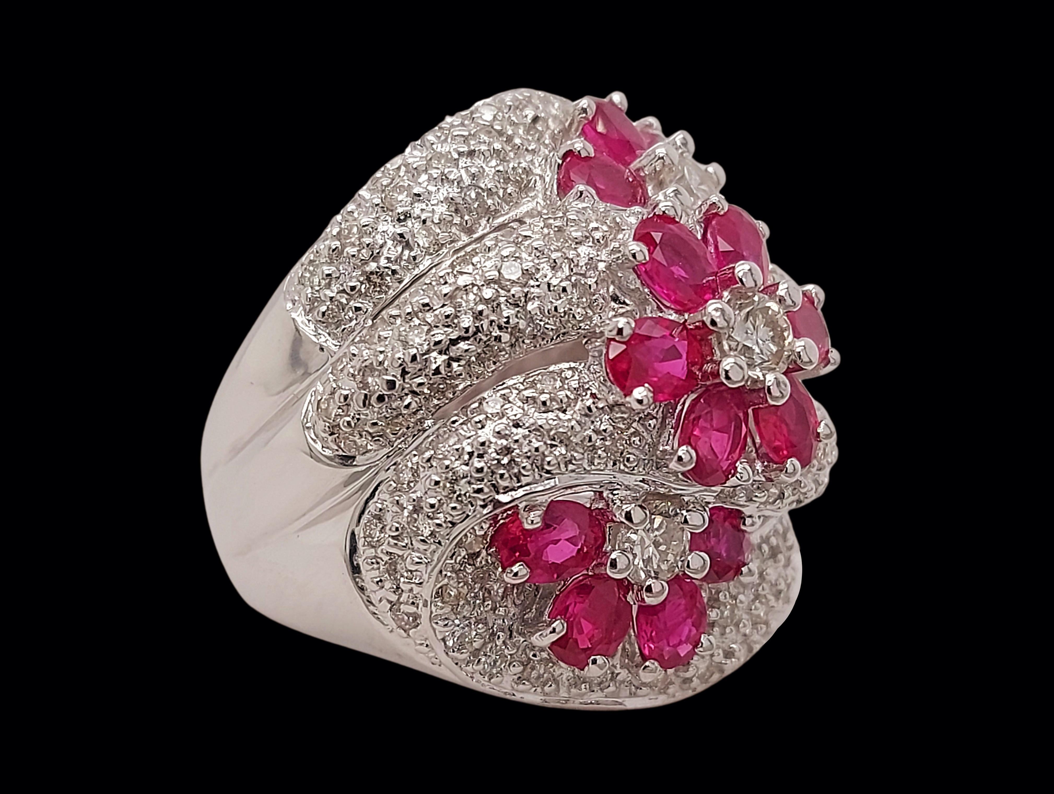 Women's or Men's Gorgeous 18kt White Gold Ring with 2.46ct Diamonds & Rubies For Sale