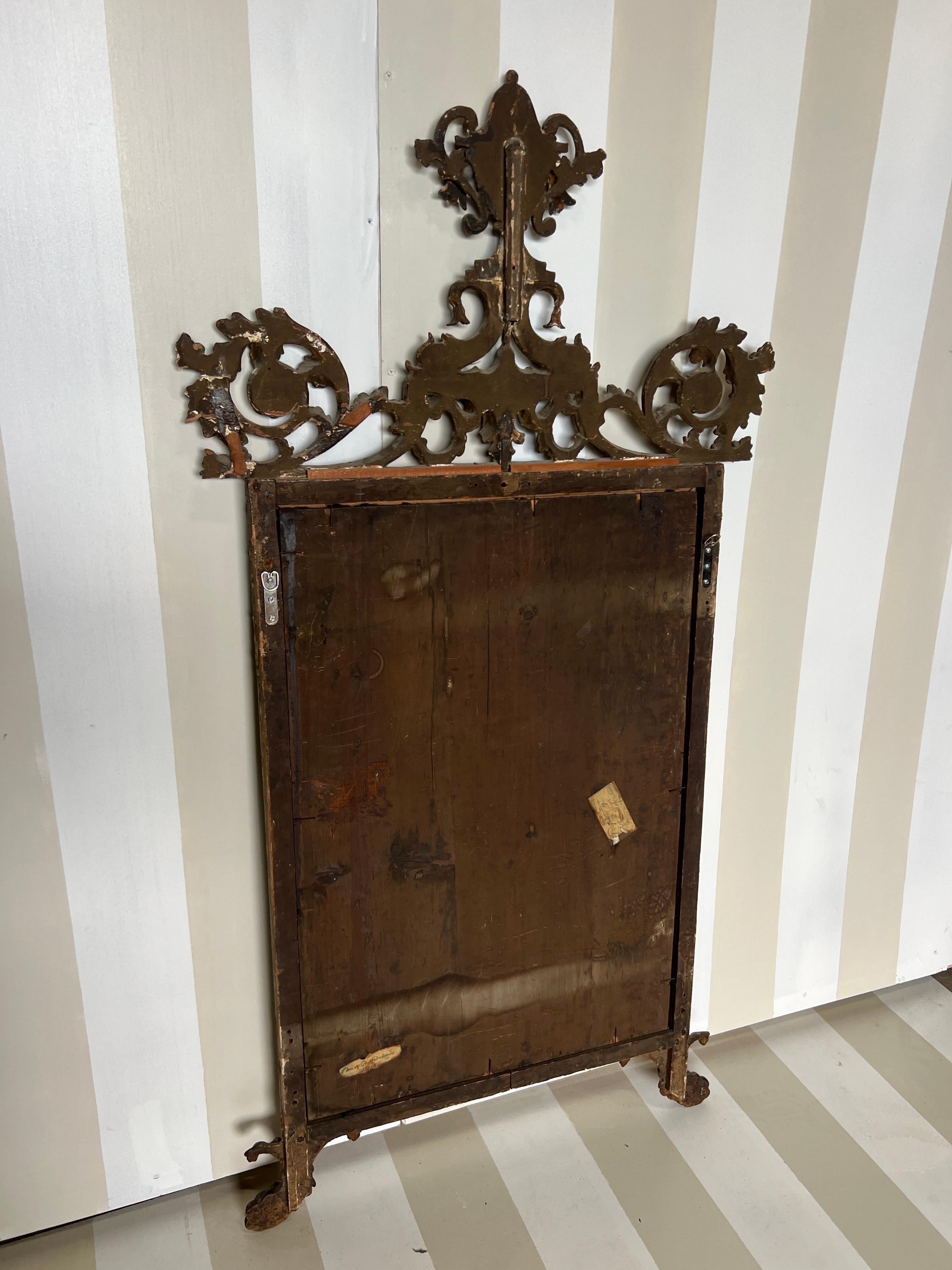 Splendido specchio neoclassico italiano del XVIII-XIX secolo in legno dorato con delfini in vendita 2