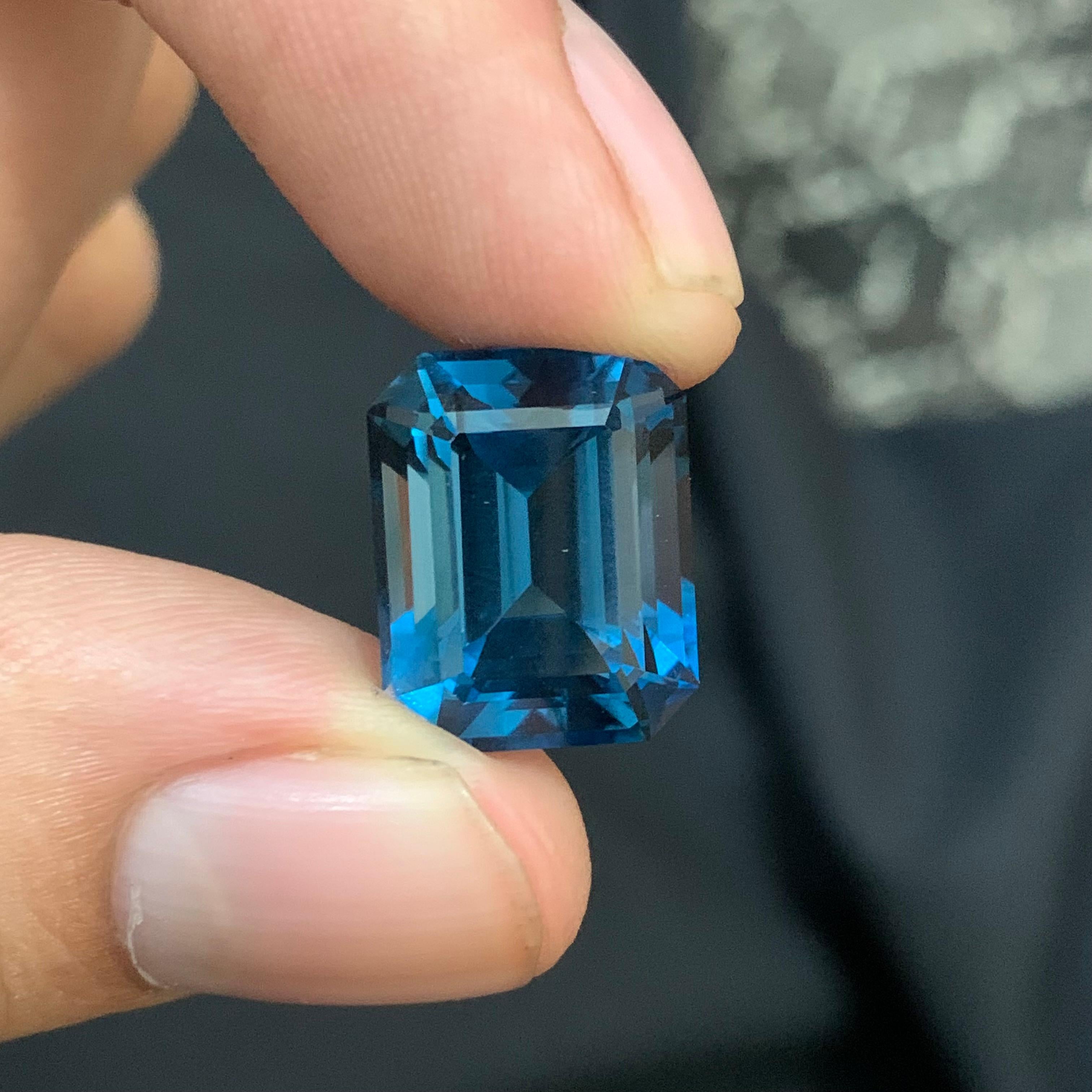 Gorgeous 19 Carats Loose London Blue Topaz 12