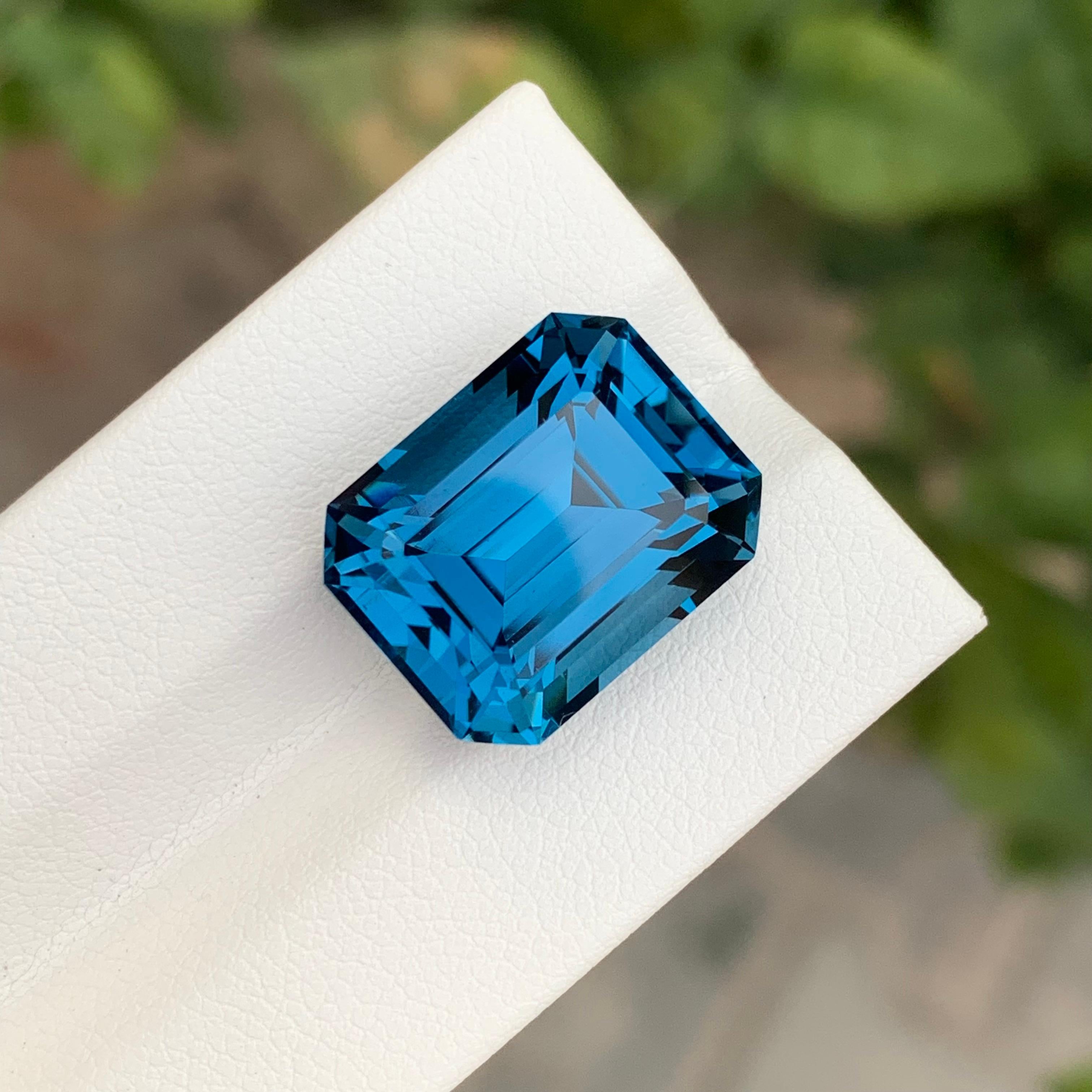 Arts and Crafts Gorgeous 19 Carats Loose London Blue Topaz
