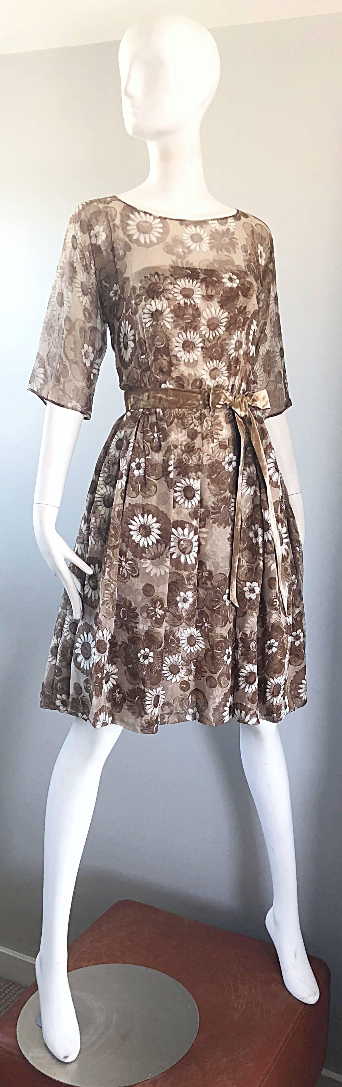 Gorgeous 1950s Saks 5th Avenue Demi Couture Silk Chiffon Beige Vintage 50s Dress In Excellent Condition For Sale In San Diego, CA