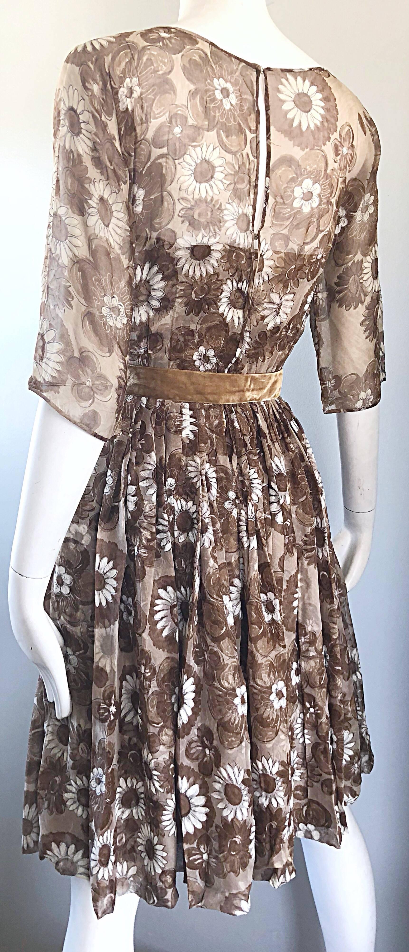 Women's Gorgeous 1950s Saks 5th Avenue Demi Couture Silk Chiffon Beige Vintage 50s Dress For Sale