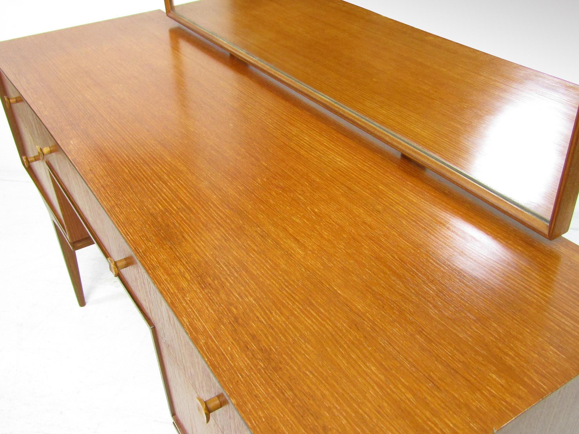 Gorgeous 1960s Mid-Century Modern Desk or Dressing Table in Teak by McIntosh In Good Condition In Shepperton, Surrey