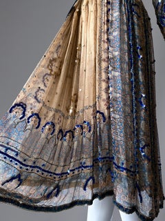 Precioso vestido de noche de seda de los años 70 con pedrería a mano Vestido bohemio