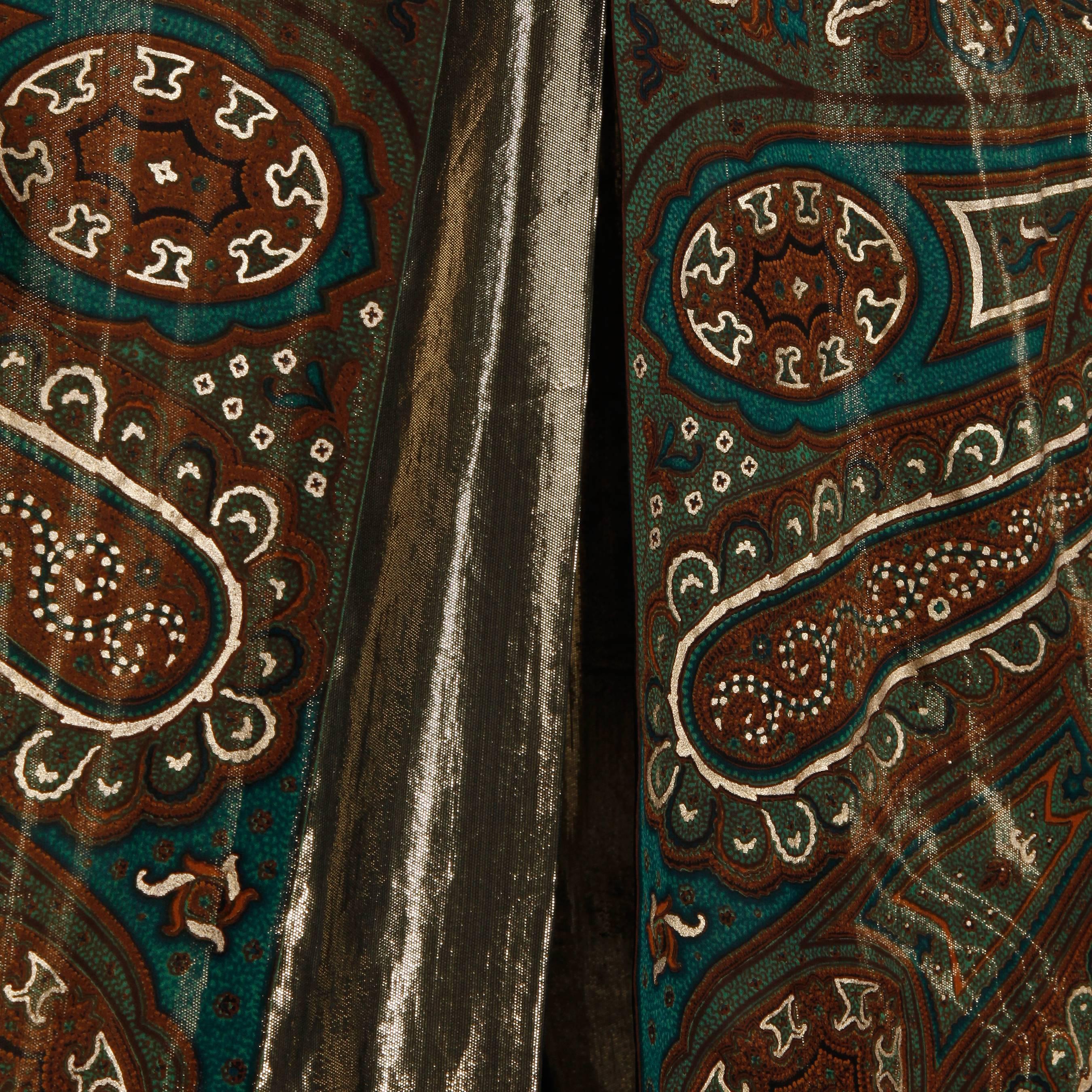 Gorgeous 1970s Pauline Trigere Vintage Metallic Gold Lamé Paisley Silk Dress en venta 1