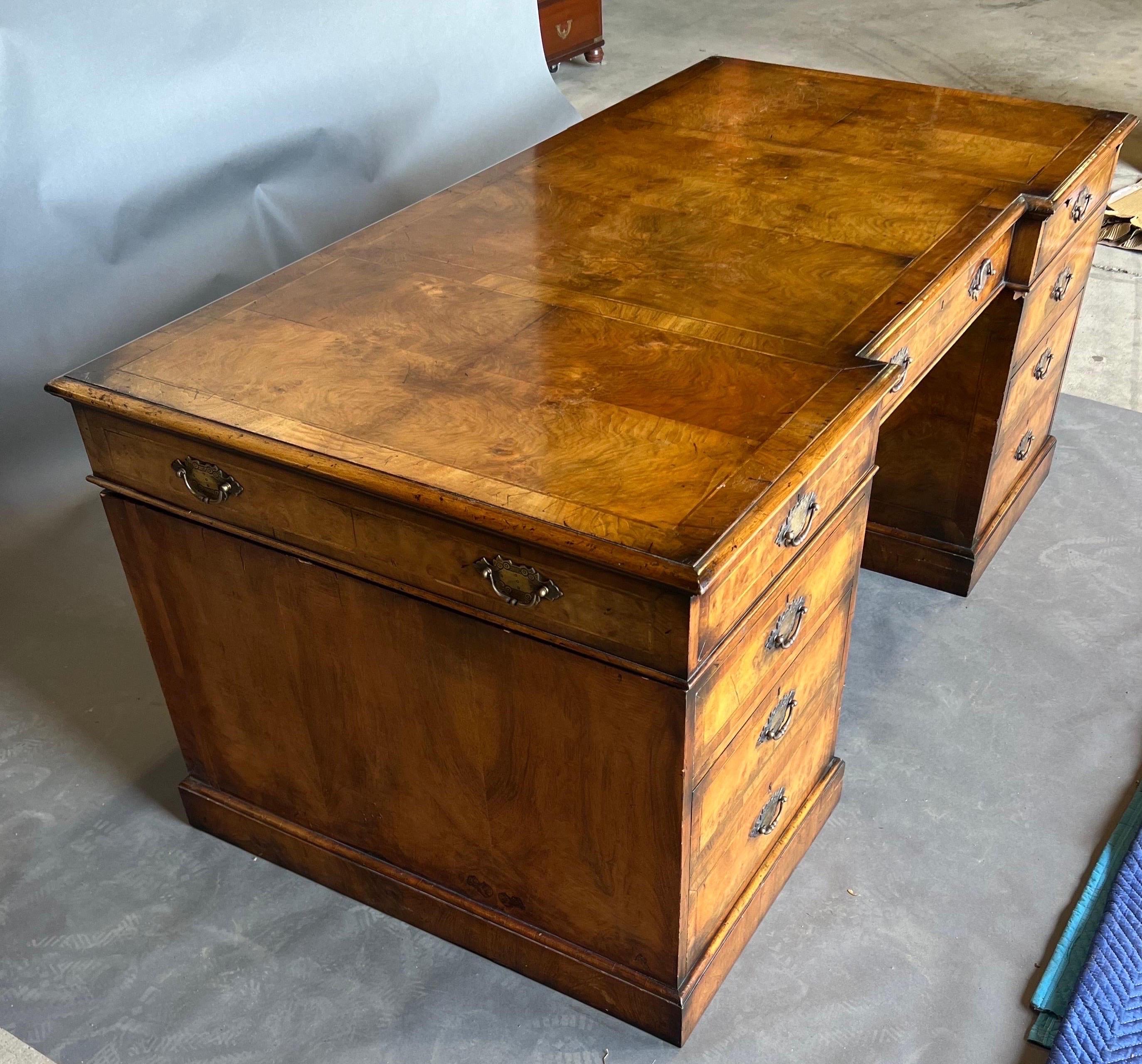 Gorgeous 19th century English Burl Walnut Desk For Sale 1