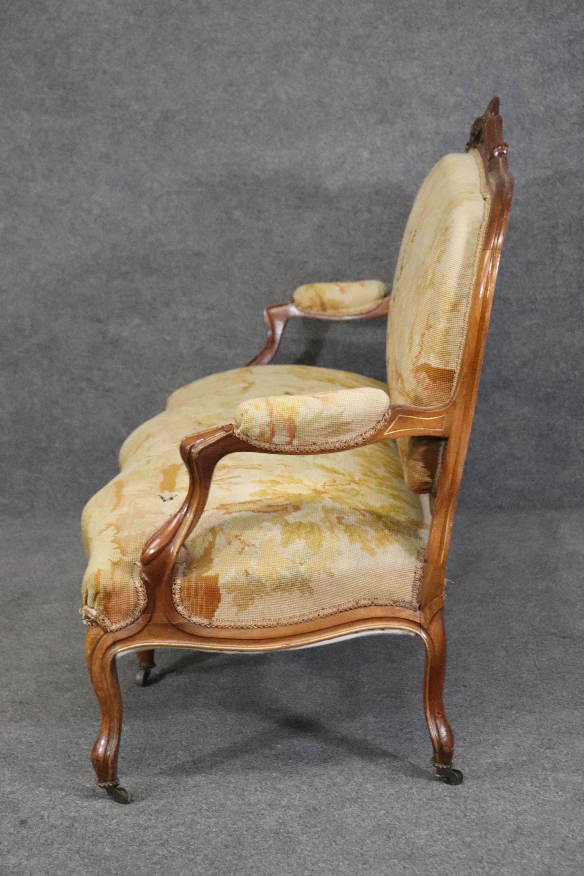Gorgeous 19th Century French Carved Louis XV Needlepoint Upholstered Settee  In Good Condition For Sale In Swedesboro, NJ