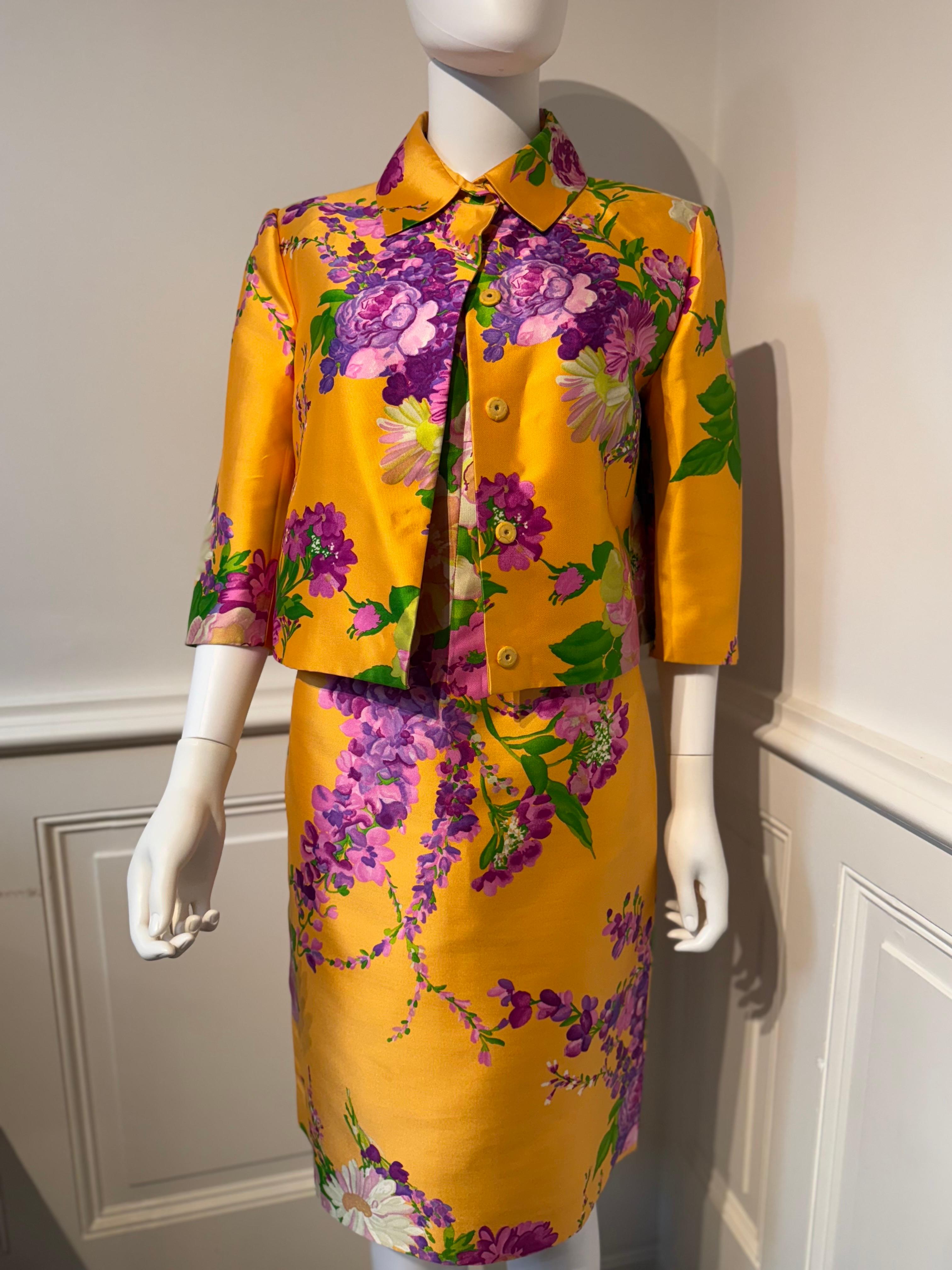 Precioso conjunto Dolce & Gabbana de los años 2000: el vestido y la chaqueta de sarga de seda Beige en venta