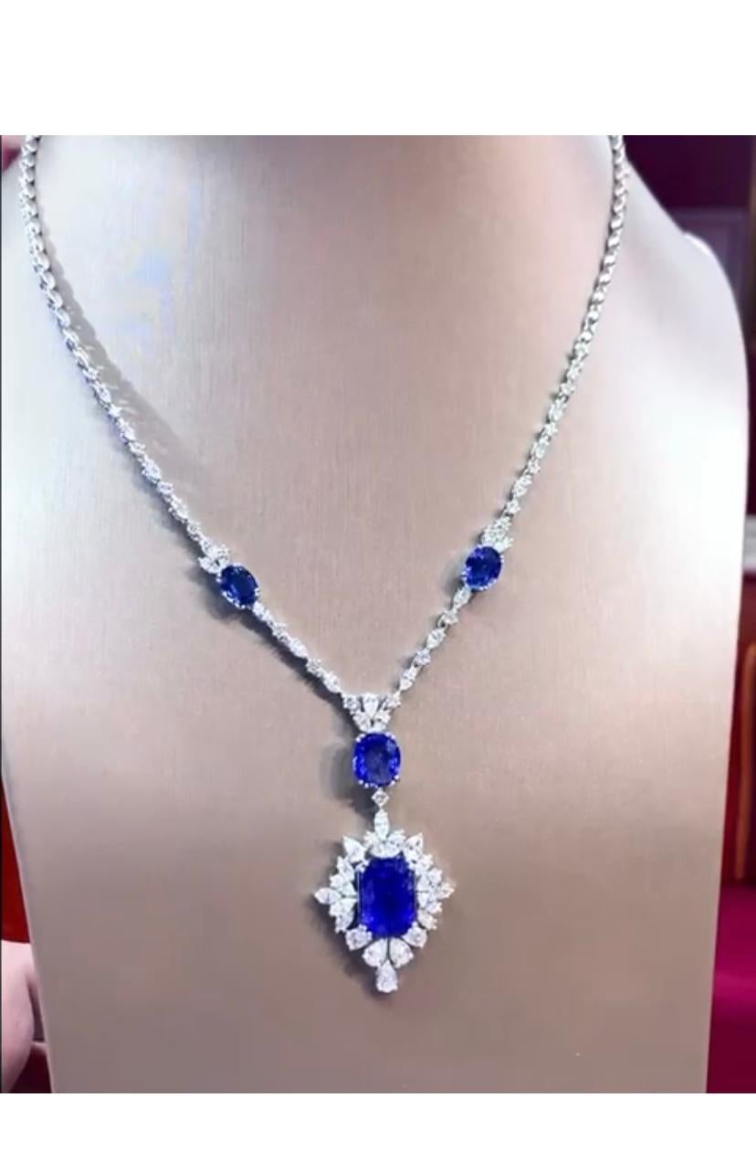 Amazing refined design, so chic and elegant, a very beautiful piece.
Necklace come in 18k gold with 4 pieces natural Ceylon sapphires ,fine grade excellent quality,  15,15 carats and round brilliant cut diamonds of 5,15 carats F /VS.
Handcrafted by