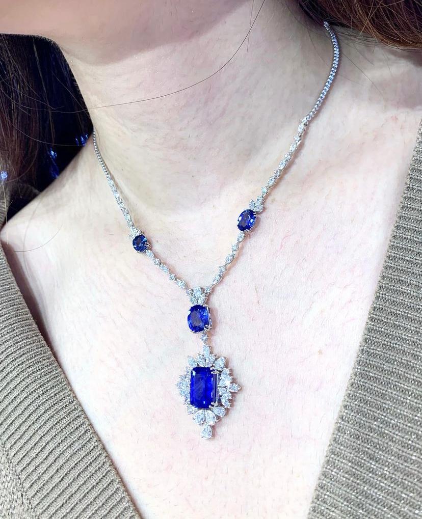 AIG Certified 15.15 Carats Ceylon Sapphires Diamonds 5.15 Ct 18k Gold Necklace For Sale 3