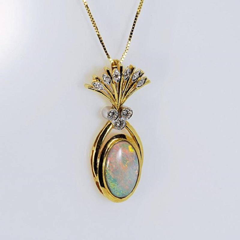20k yellow gold opal diamond pendant/brooch

-1 opal main stone 
cut: oval

-6 diamond side stones of  0.03 ct., total: 0.18 ct.
cut: brilliant
colour: G
clarity: VS

-3 diamond side stones of 0.10 ct., total: 0.30 ct.
cut: brilliant
colour:
