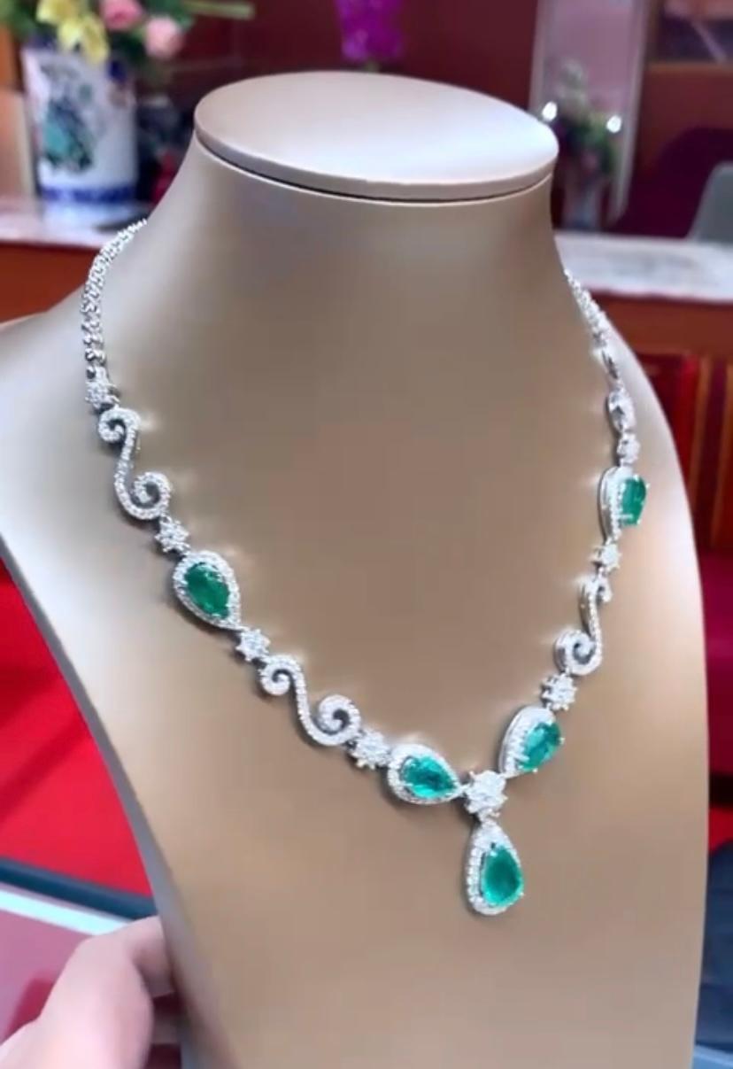 Women's Gorgeous 22.60 Carats of Emeralds and Diamonds on Necklace For Sale