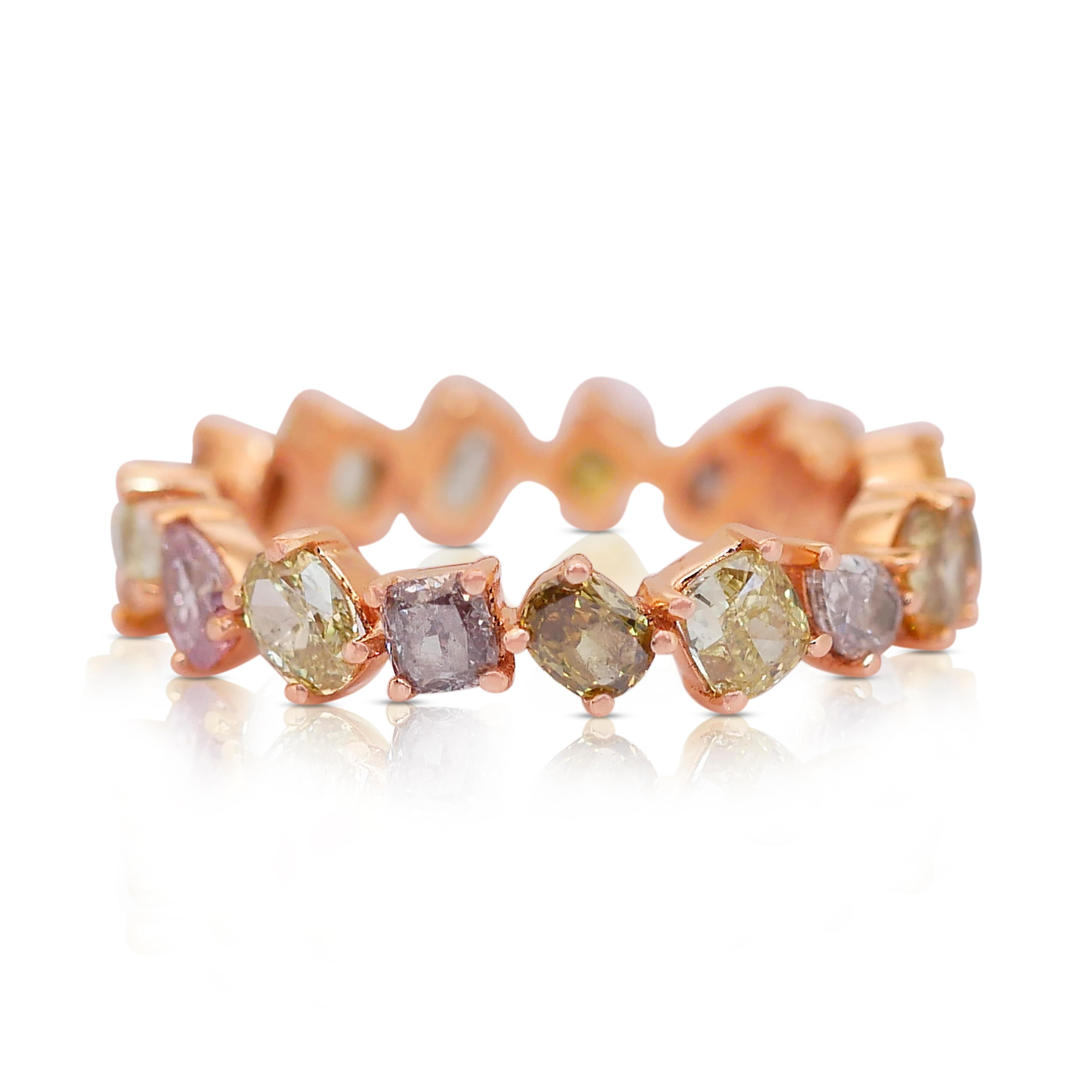 Gorgeous 2.63ct Diamonds Fancy-Colored Ring in 18k Rose Gold - IGI Certified In New Condition In רמת גן, IL
