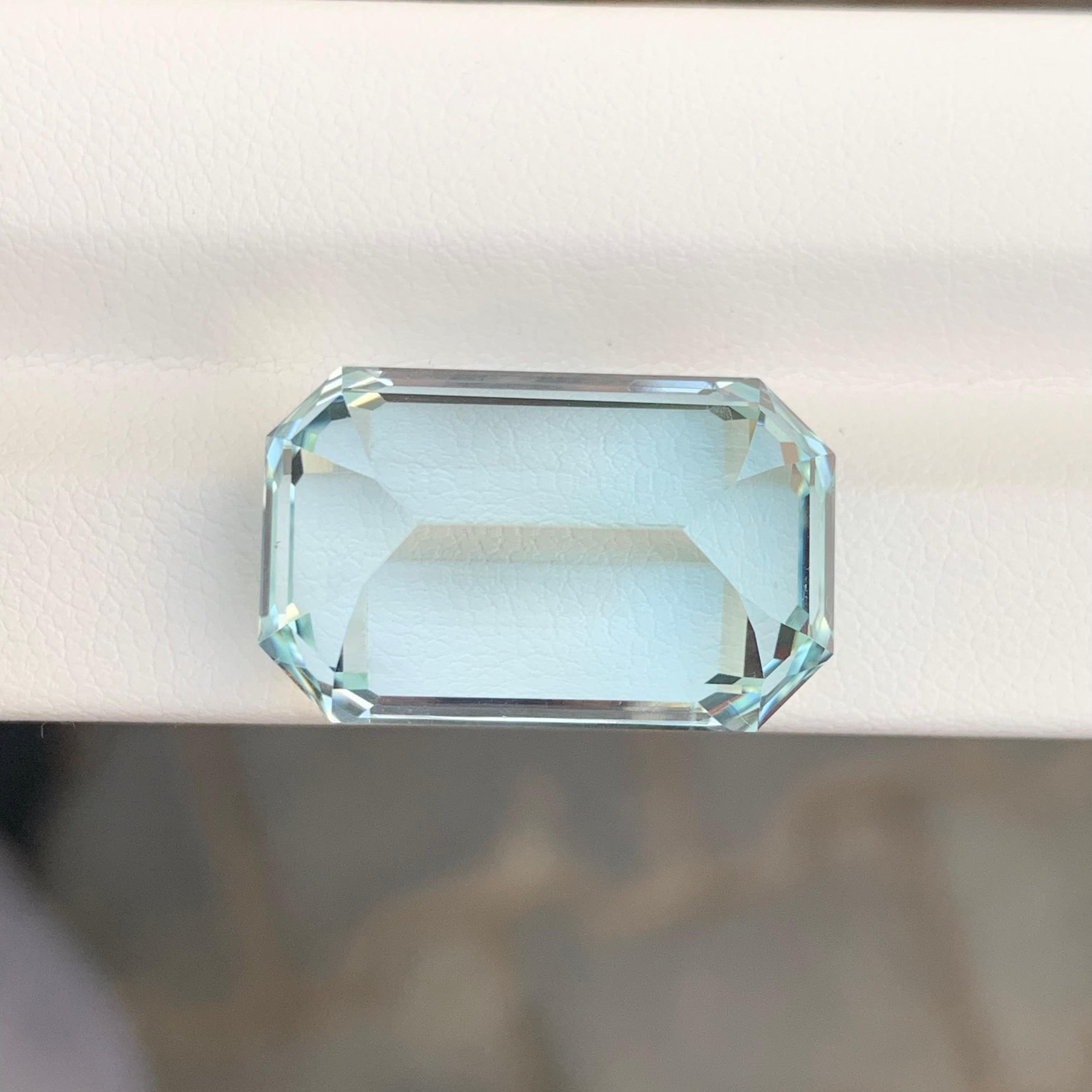 Wunderschöner 26,77 Karat loser Aquamarin Edelstein im Angebot 2