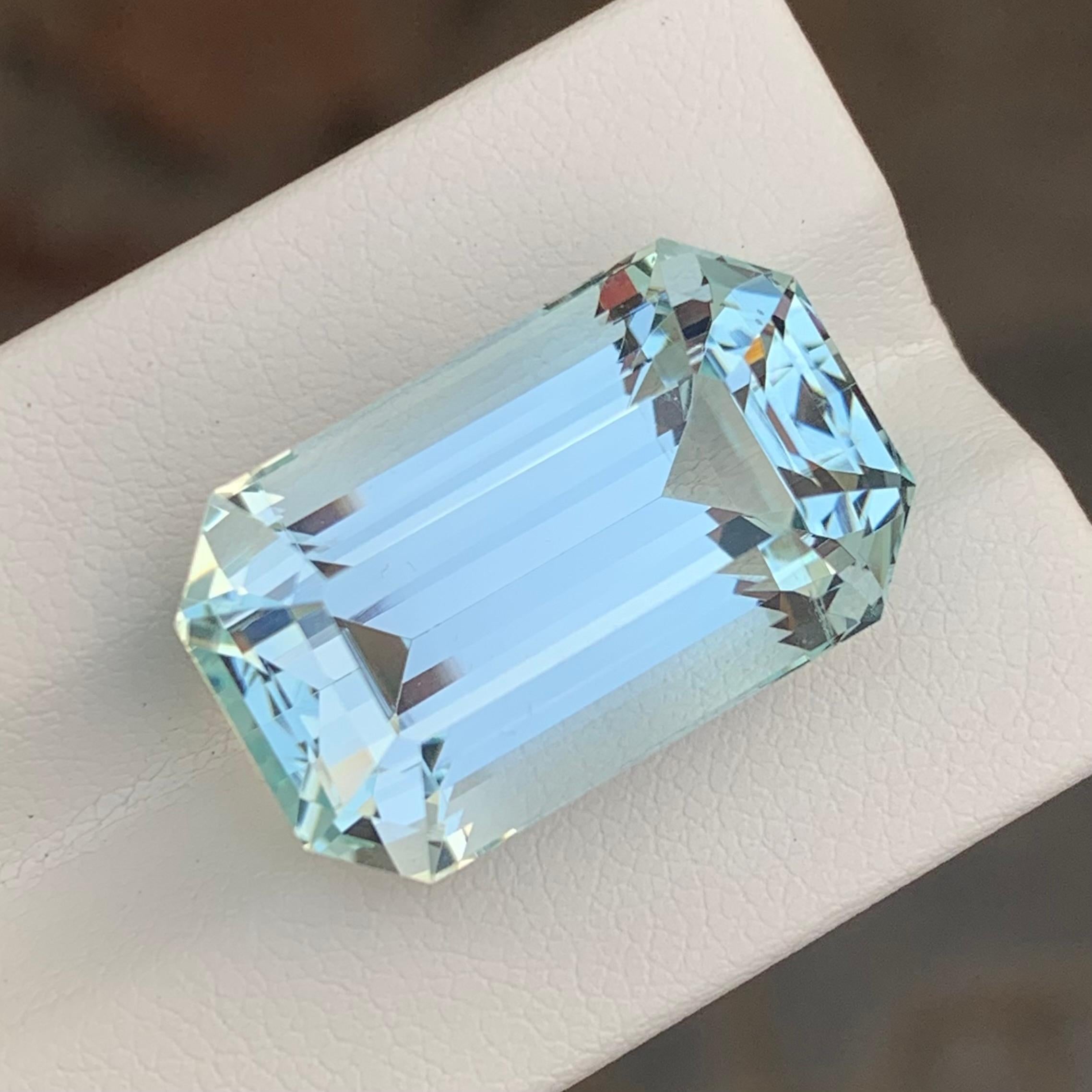 Wunderschöner 26,77 Karat loser Aquamarin Edelstein im Angebot 3