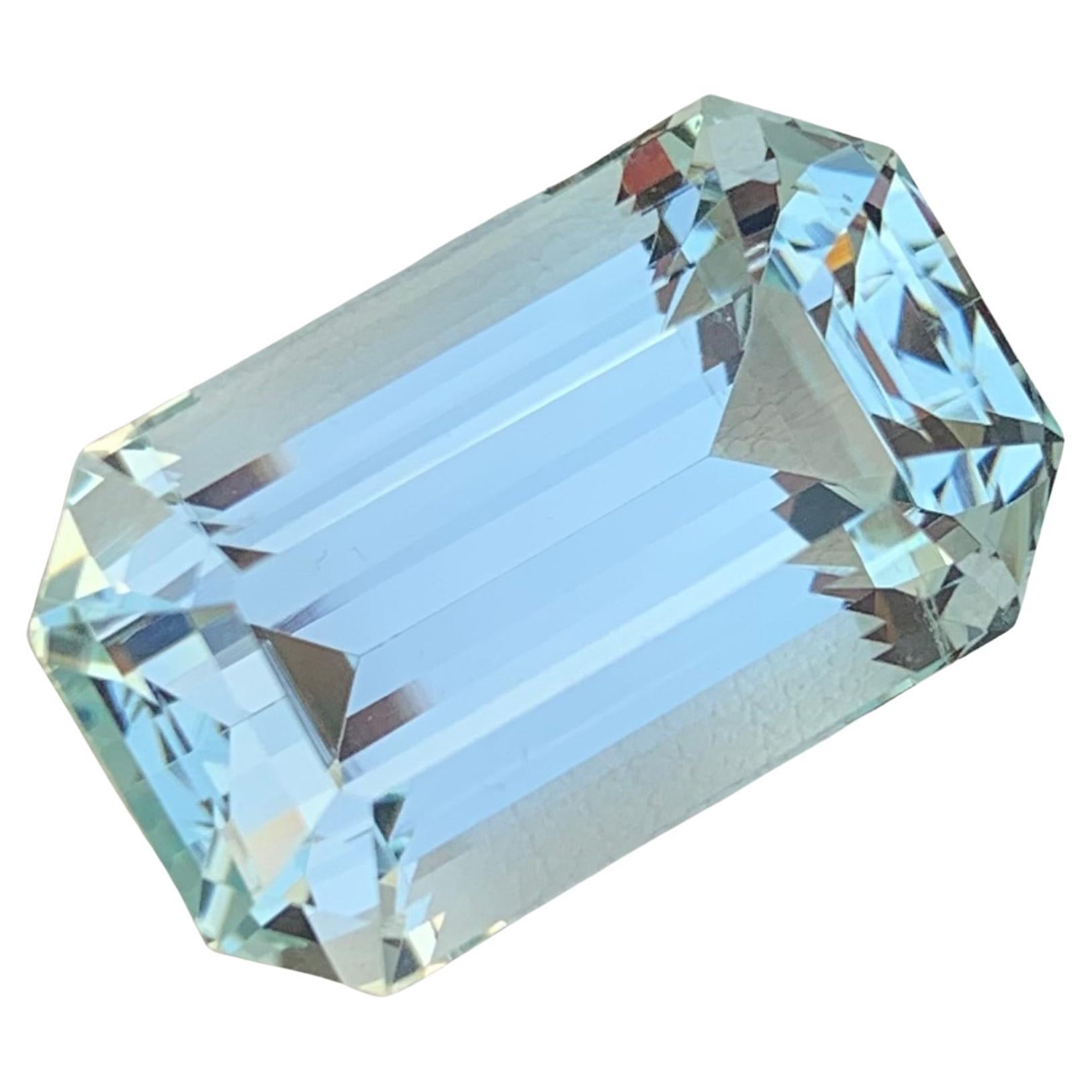 Wunderschöner 26,77 Karat loser Aquamarin Edelstein im Angebot