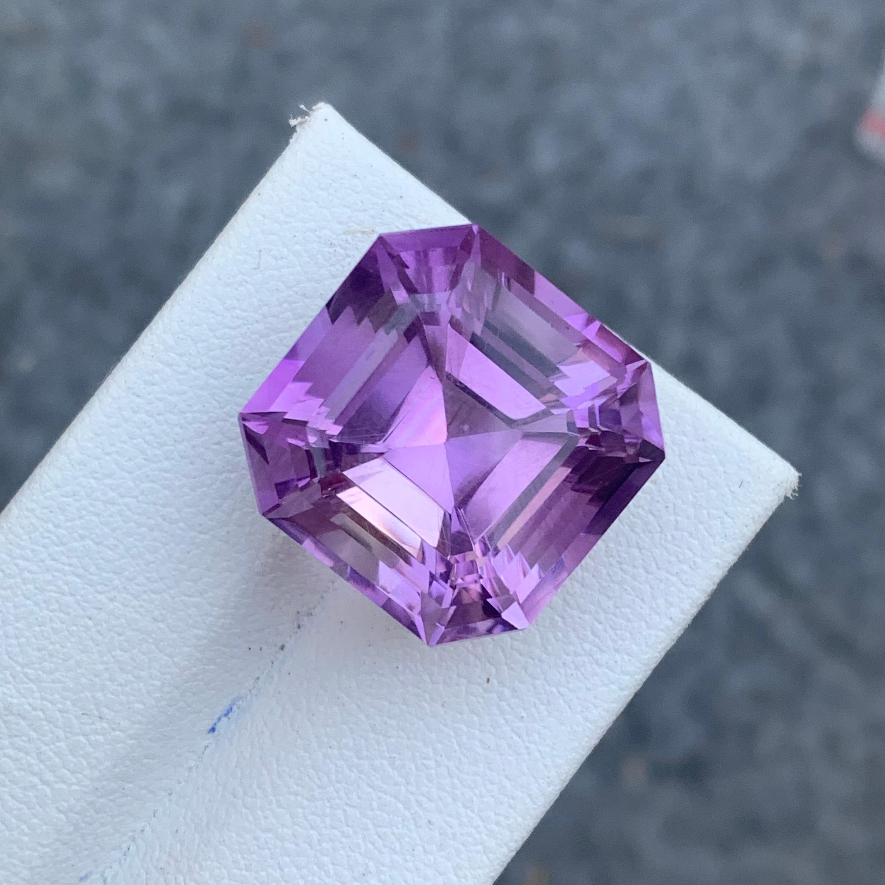 Gorgeous 27.60 Carat Natural Loose Purple Amethyst Asscher Cut Gemstone for Sell In New Condition For Sale In Peshawar, PK