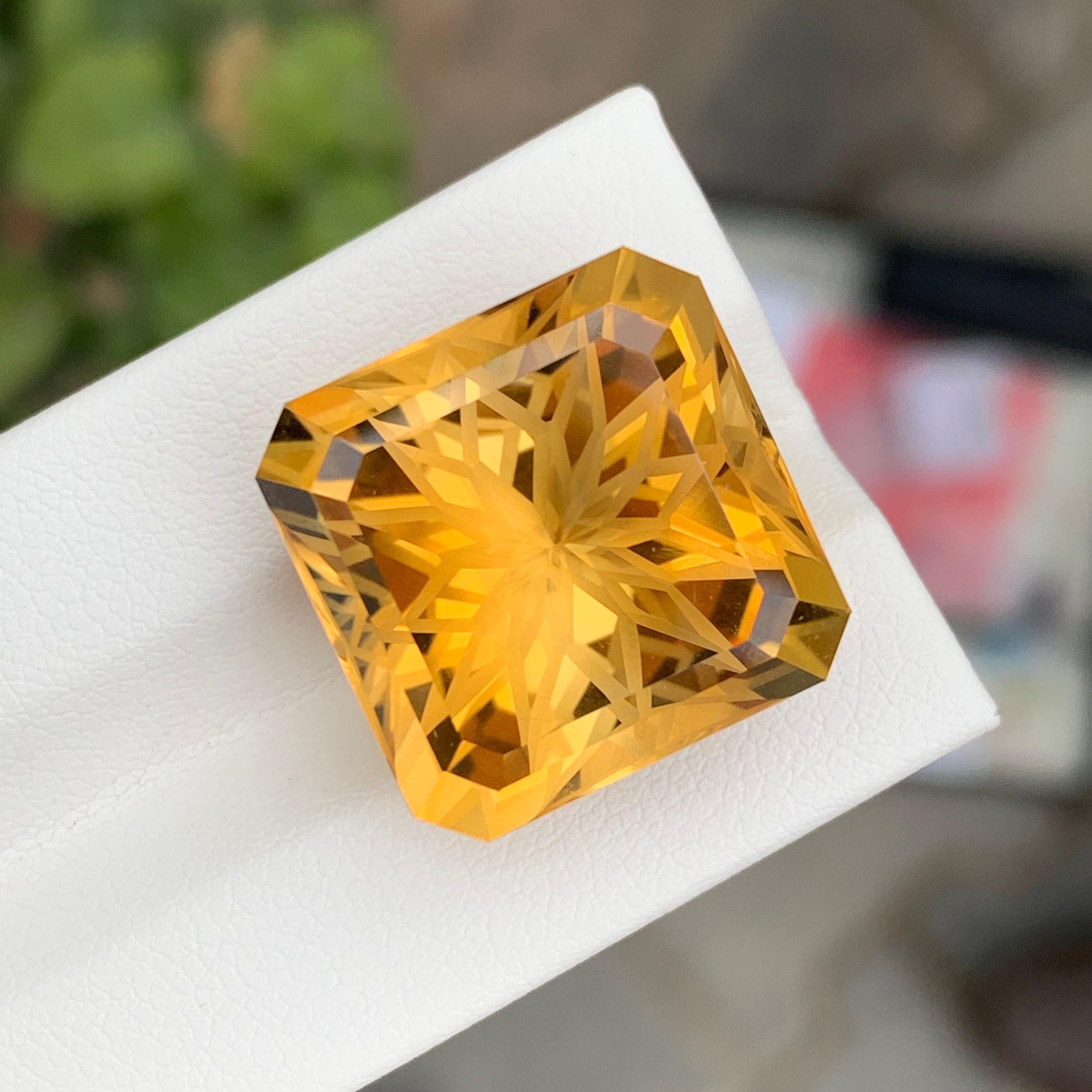 Magnifique citrine non sertie jaune foncé taille fleur de 27,75 carats en vente 6