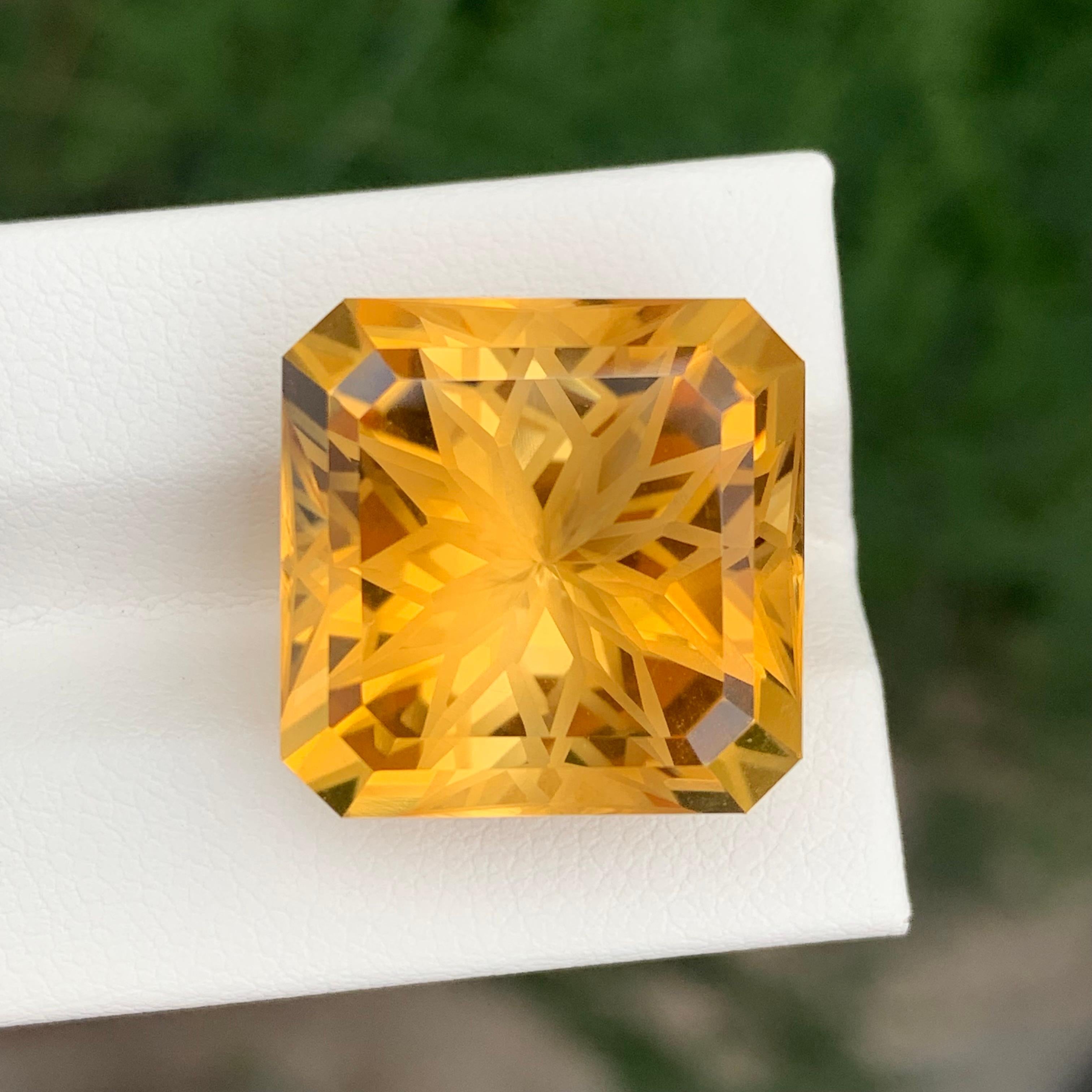 Citrine à facettes
Poids : 27,75 carats 
Dimension : 18.1x17.9x13.3 Mm
Origine : Brésil
Couleur : Jaune
Forme : Carré
Coupe : Fleur
Certificat : Sur demande du client
La citrine est une variété de quartz vibrante, jaune d'or, connue pour son éclat