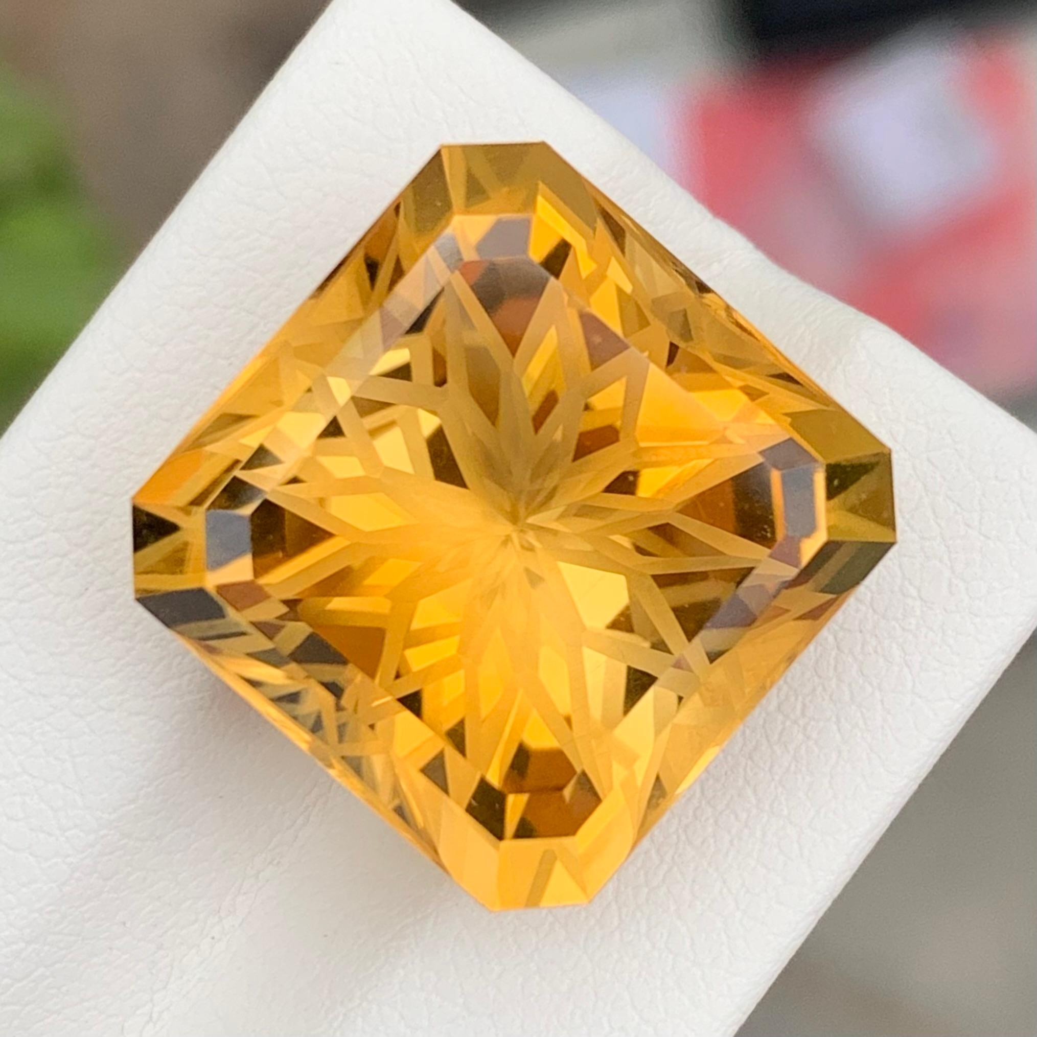 Néo-baroque Magnifique citrine non sertie jaune foncé taille fleur de 27,75 carats en vente