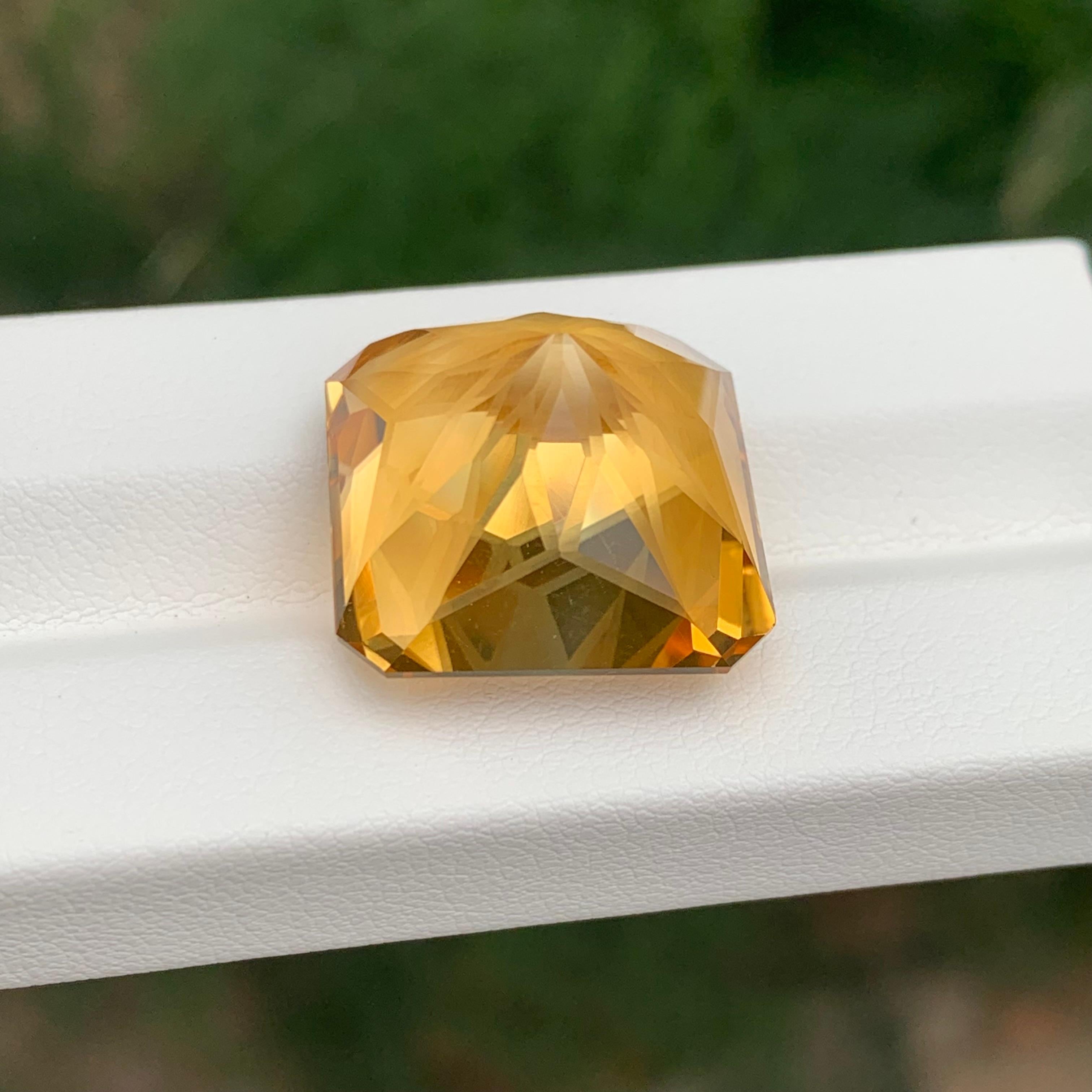 Magnifique citrine non sertie jaune foncé taille fleur de 27,75 carats Neuf - En vente à Brisbane, AU