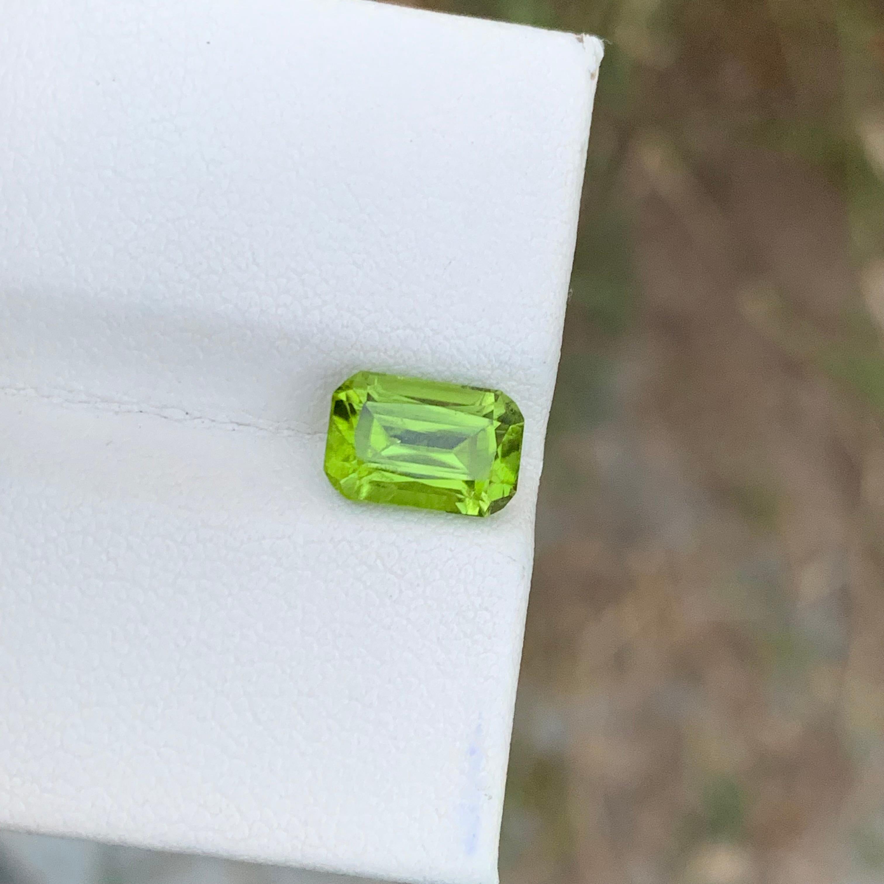 Gorgeous 2.80 Carats Natural Loose Green Peridot Ring Gem en vente 6