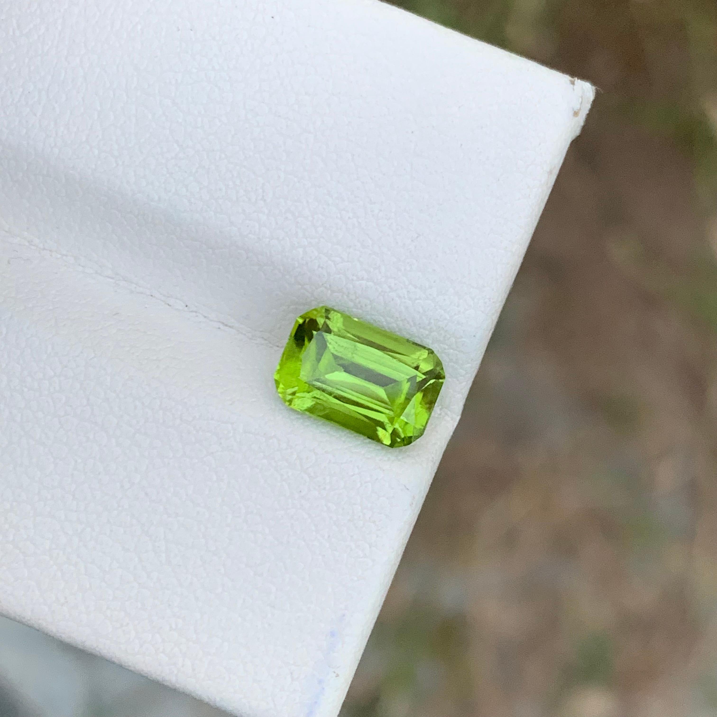 Gorgeous 2.80 Carats Natural Loose Green Peridot Ring Gem For Sale 7