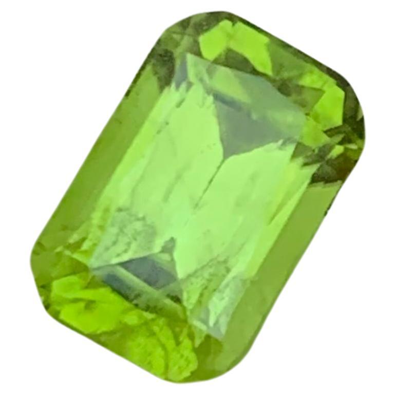 Gorgeous 2.80 Carats Natural Loose Green Peridot Ring Gem For Sale