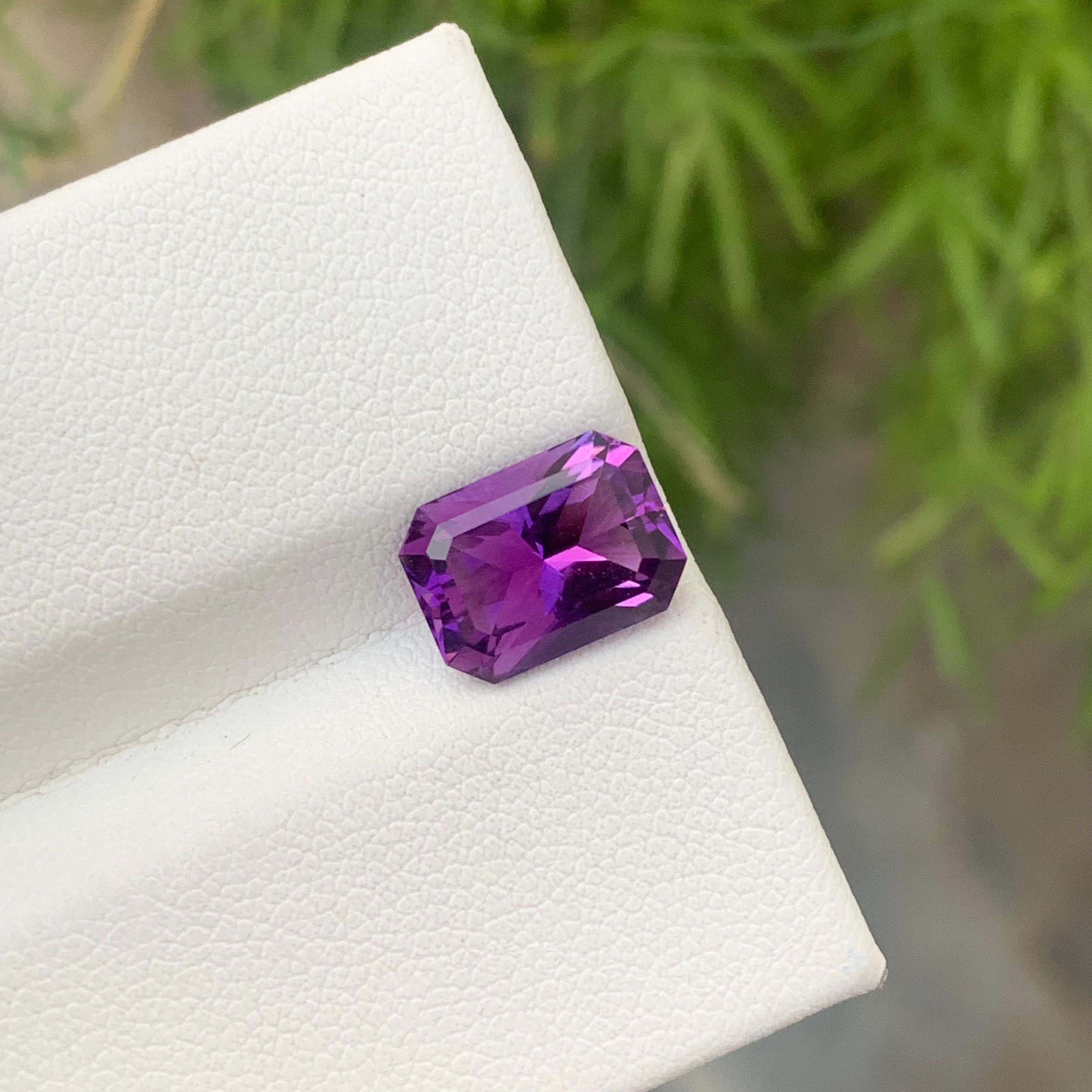 Gorgeous 2.95cts Natural Purple Loose Amethyst Emerald Shape Gemstone In New Condition For Sale In Peshawar, PK