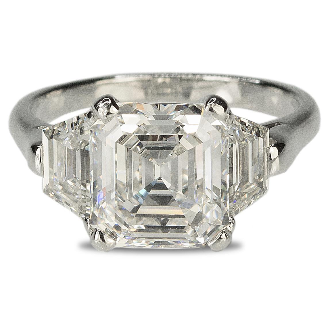 Women's or Men's Gorgeous 3.05 Carat Asscher Cut Platinum Diamond Ring