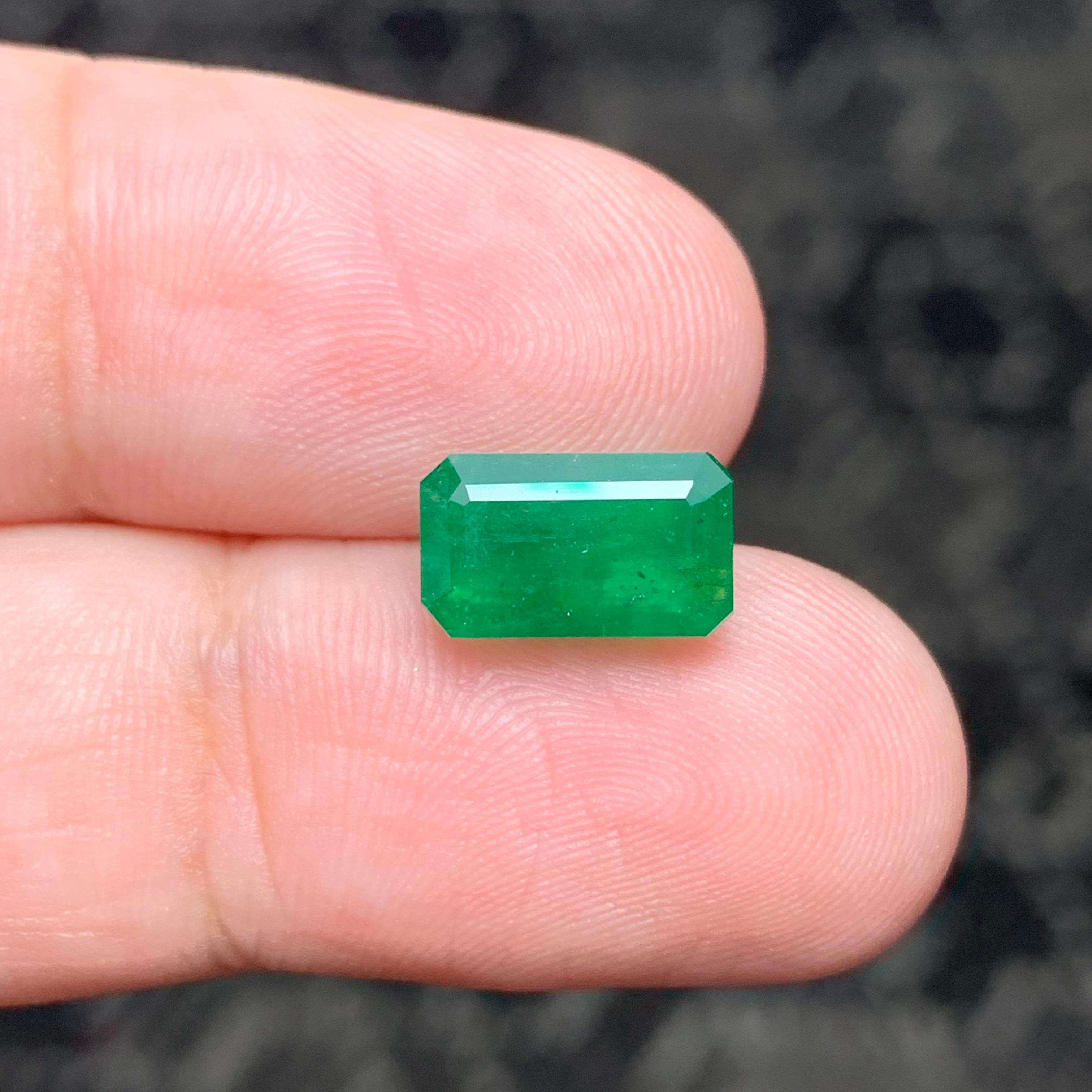 Arts and Crafts Gorgeous 3.05 Carats Natural Loose Green Emerald Swat Pakistan Mine Ring Gem For Sale