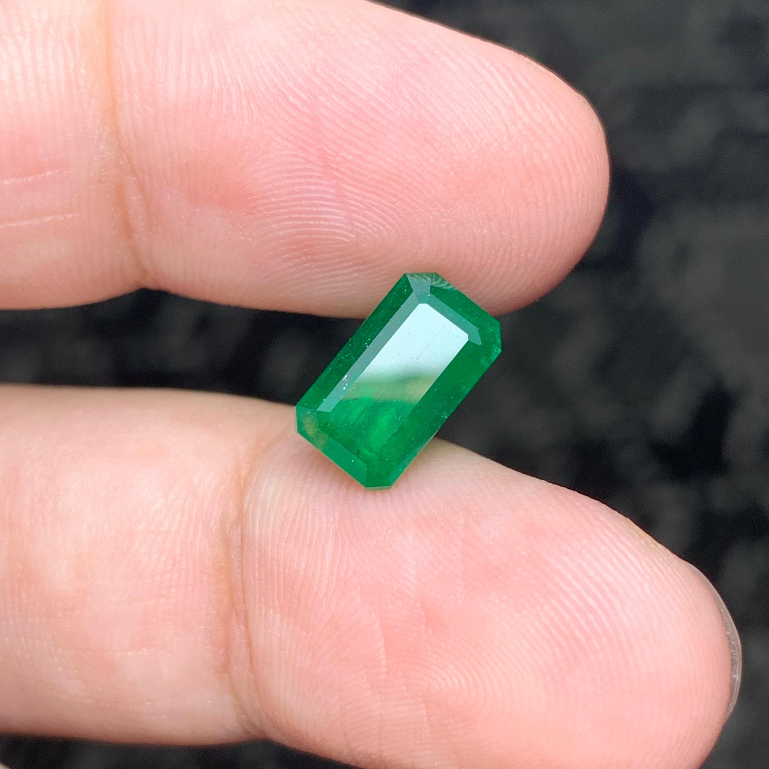 Gorgeous 3.05 Carats Natural Loose Green Emerald Swat Pakistan Mine Ring Gem For Sale 1